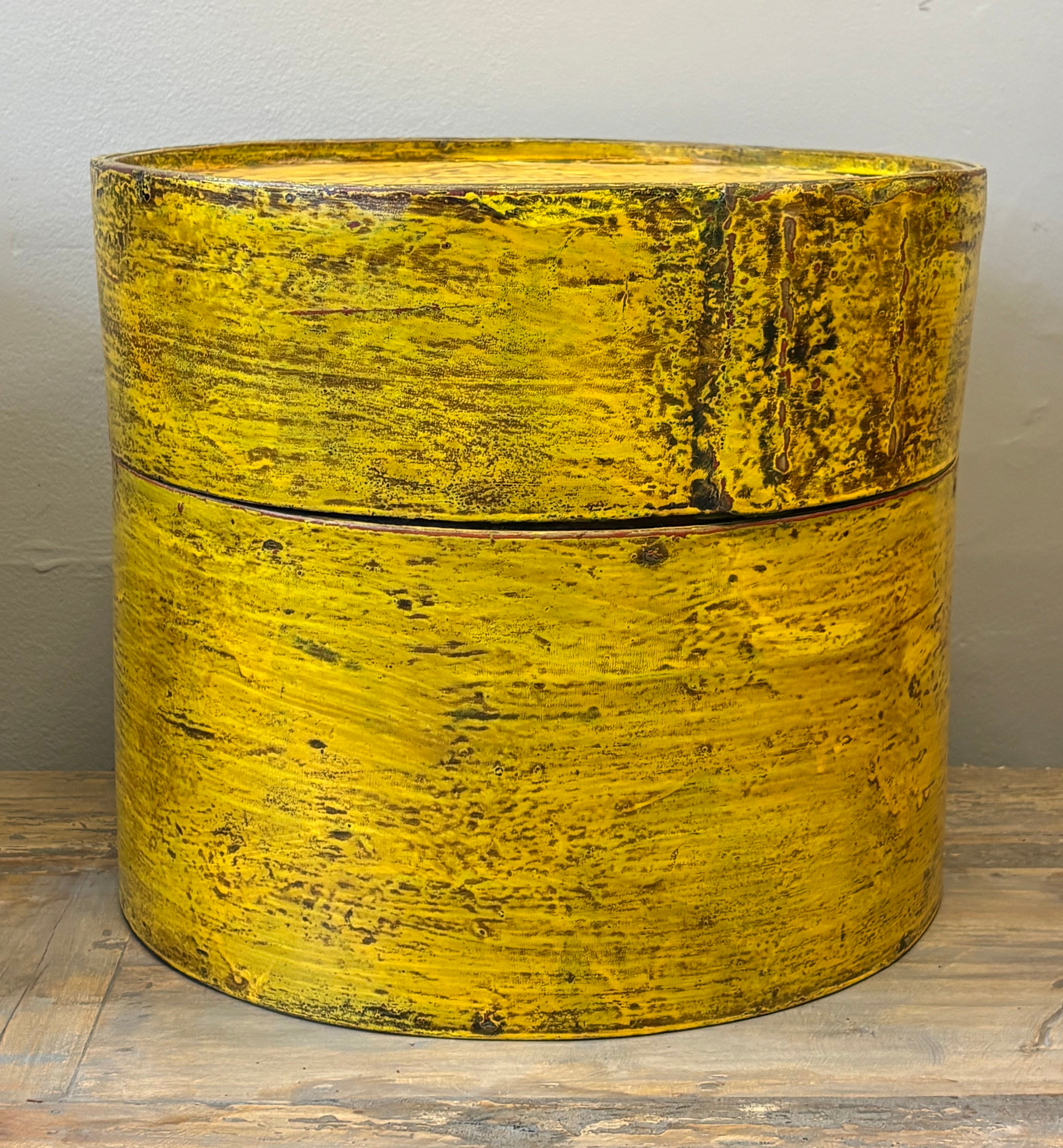 CAPPELLIERA CILINDRICA LACCA GIALLA