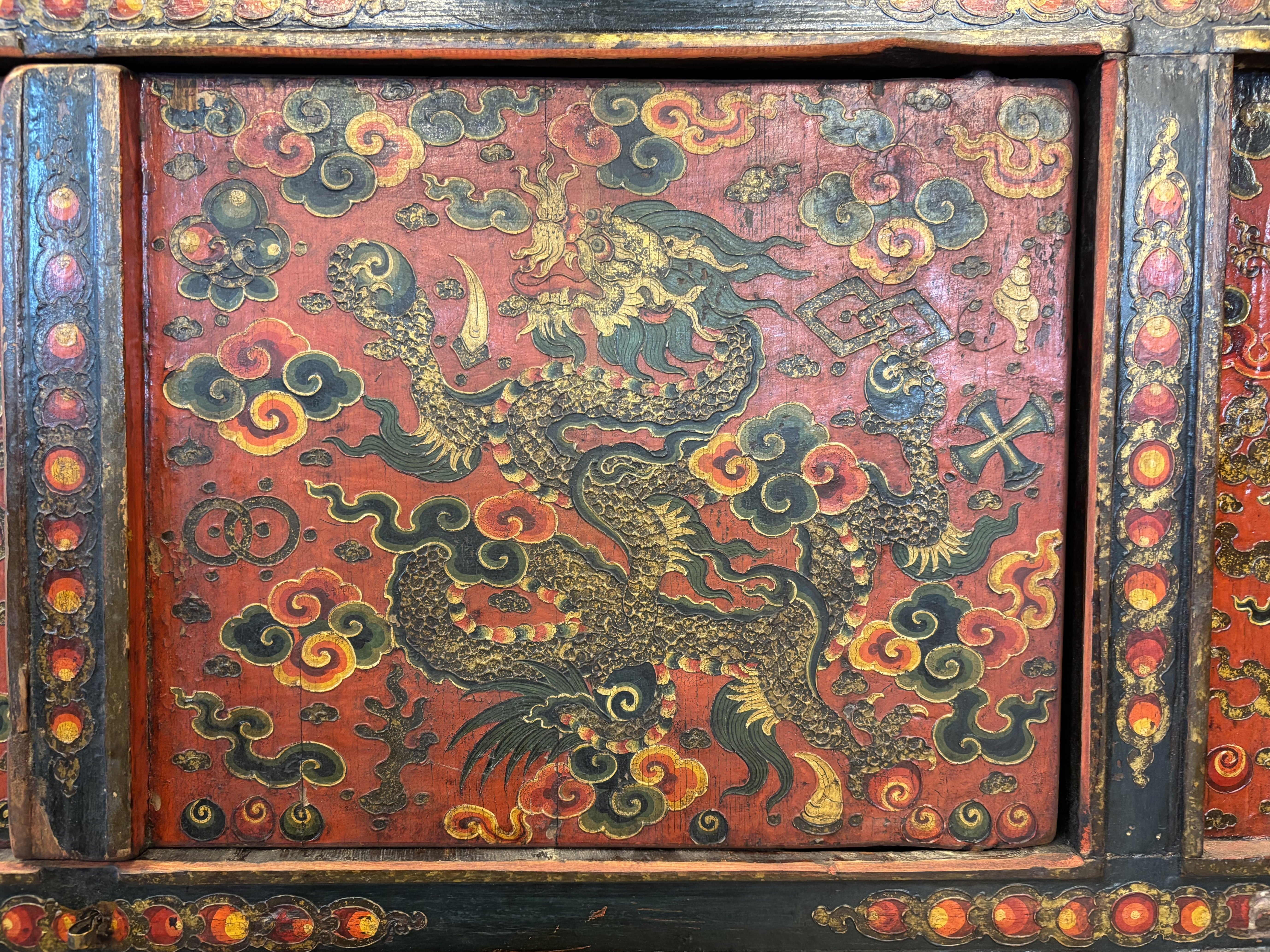 CREDENZA TIBET