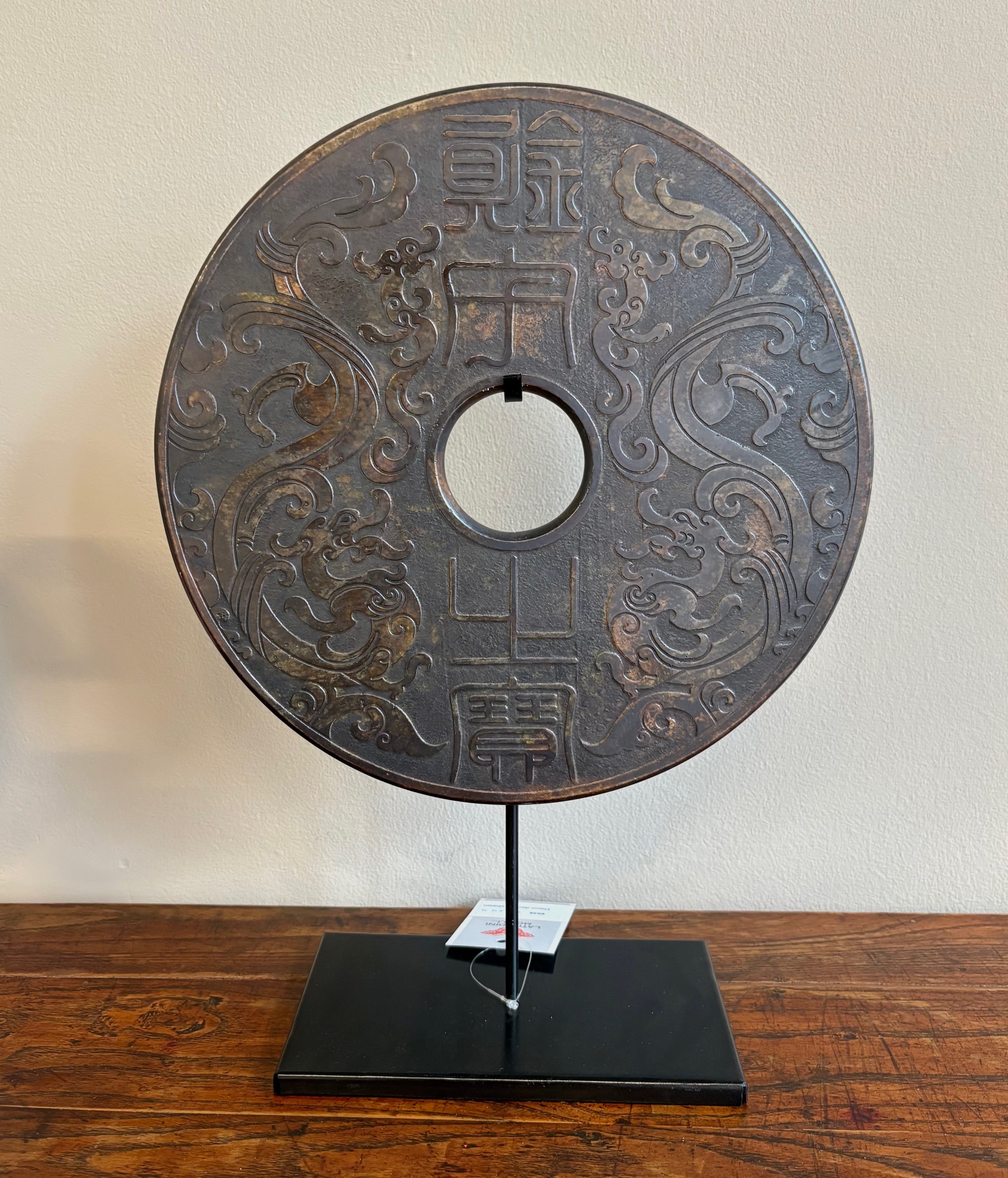 DISCO ORNAMENTALE IN PIETRA SU PIEDISTALLO