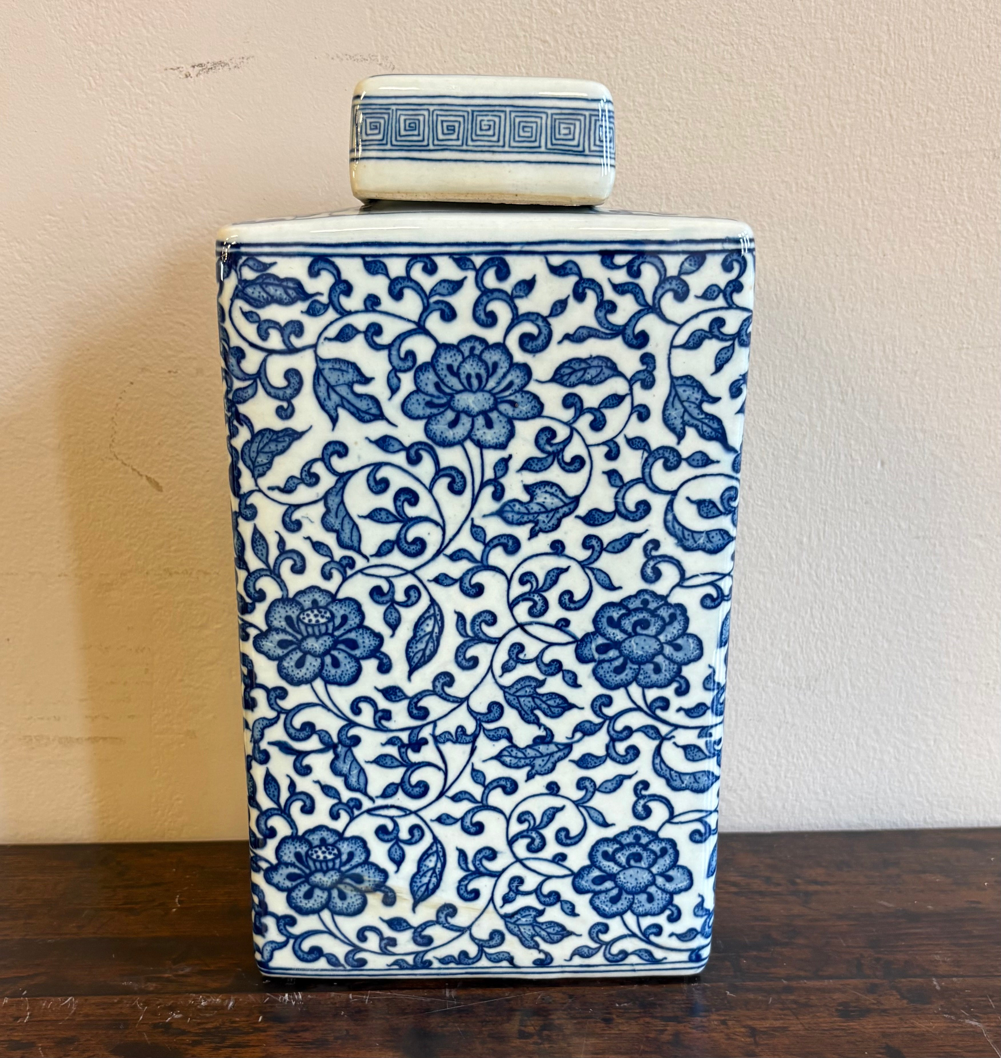 VASO STRETTO IN CERAMICA A BASE RETTANGOLARE