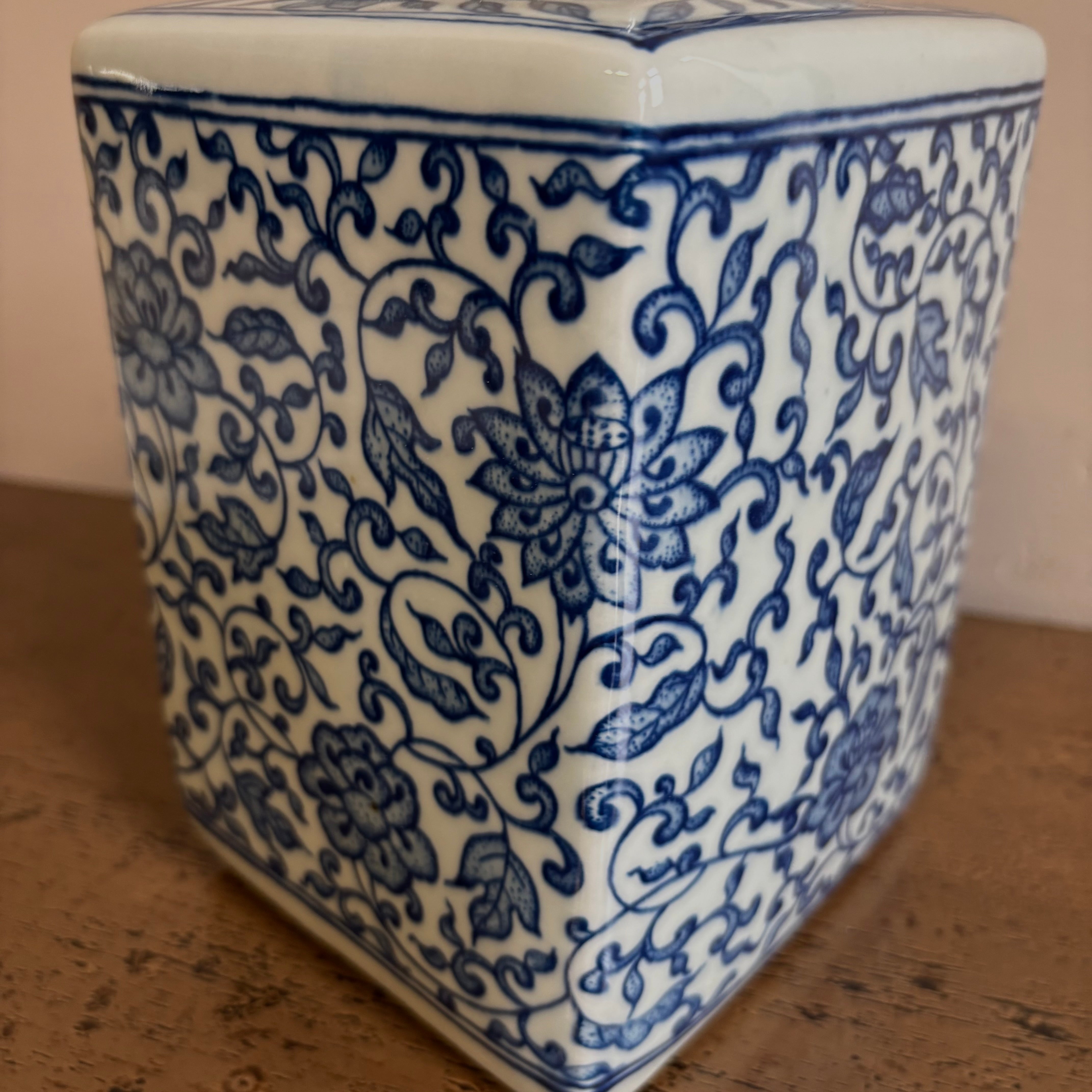 VASO CINESE A BASE QUADRATA