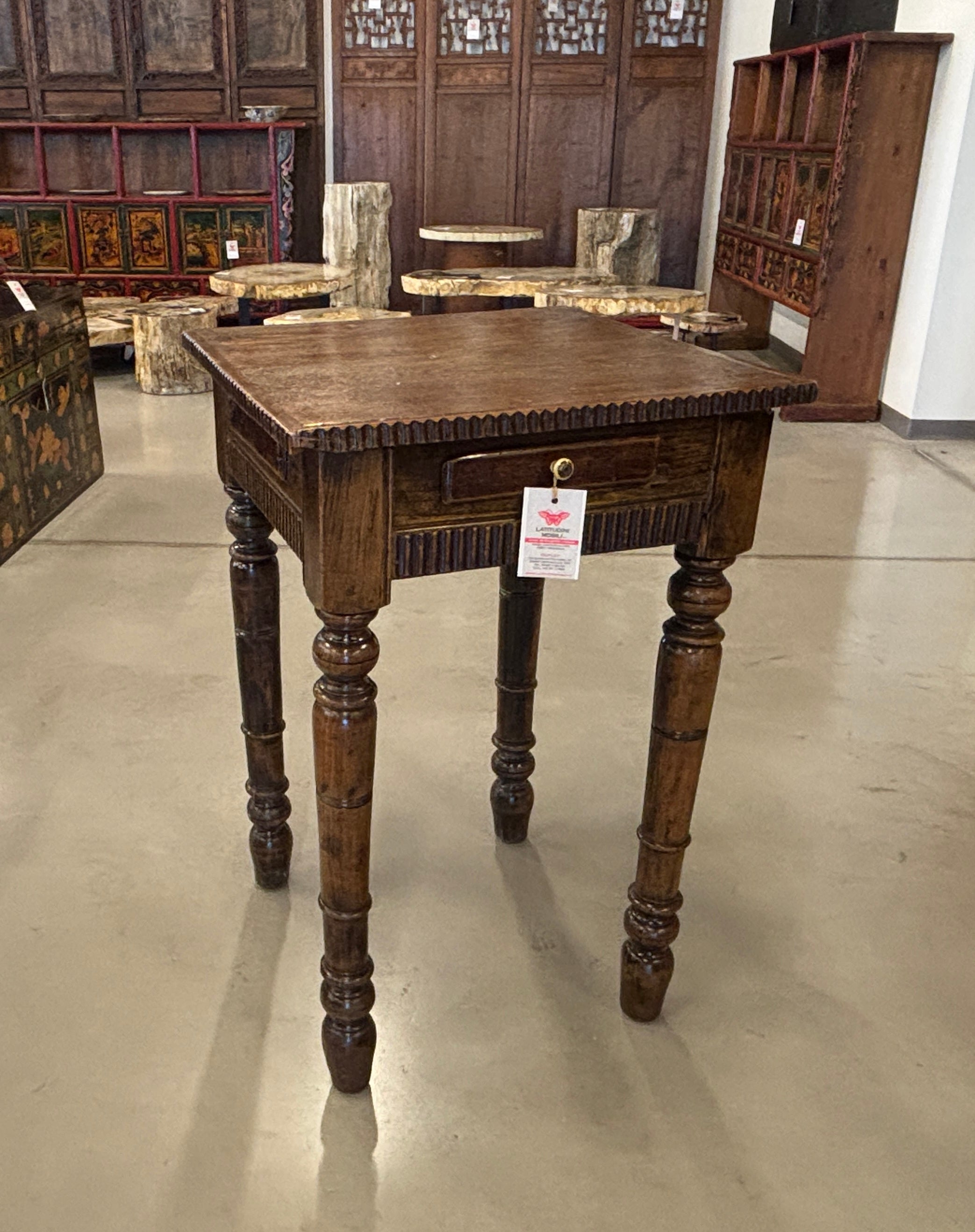 TAVOLINO OLMO CINESE CON CASSETTO