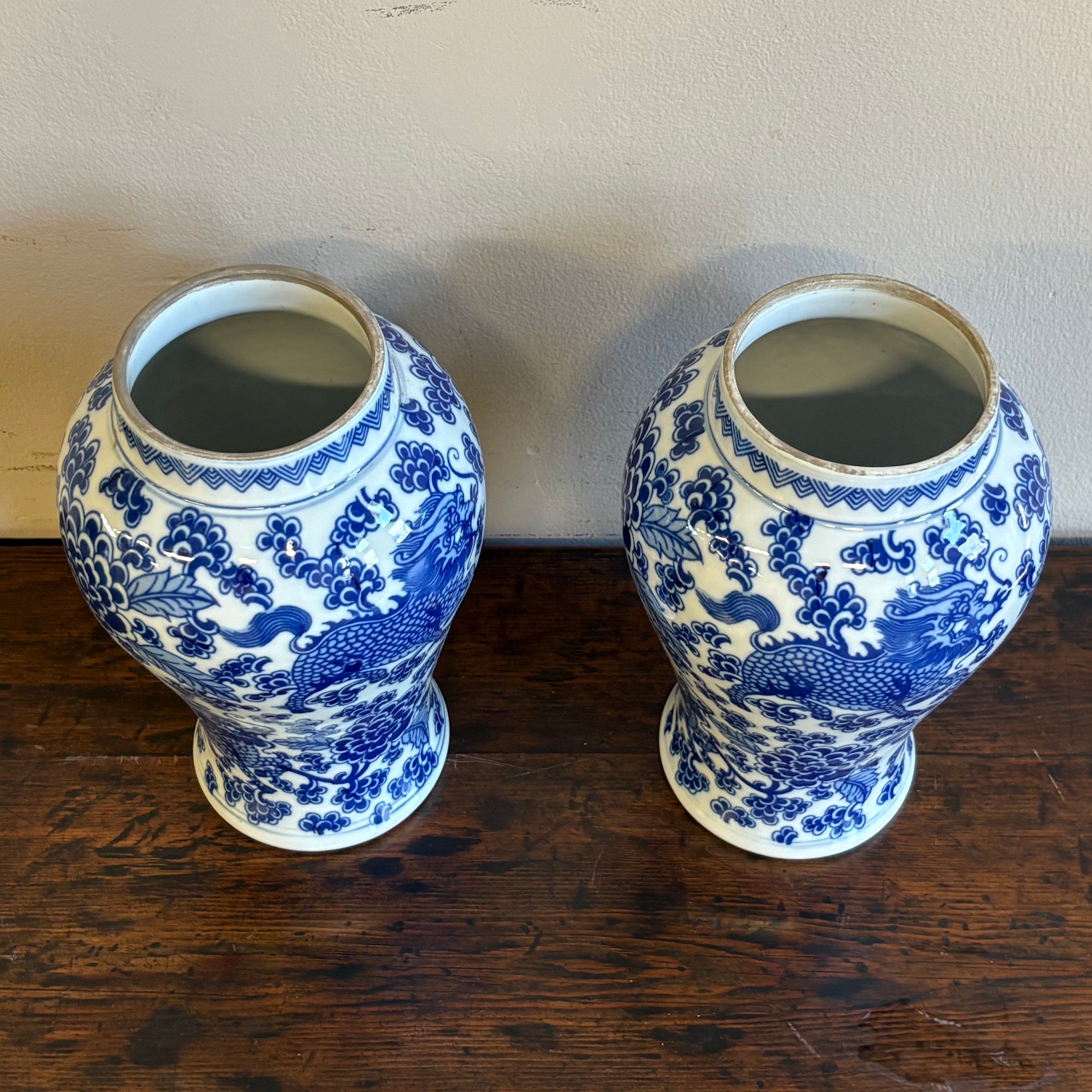 VASO CINESE AD ANFORA IN CERAMICA DECORATA