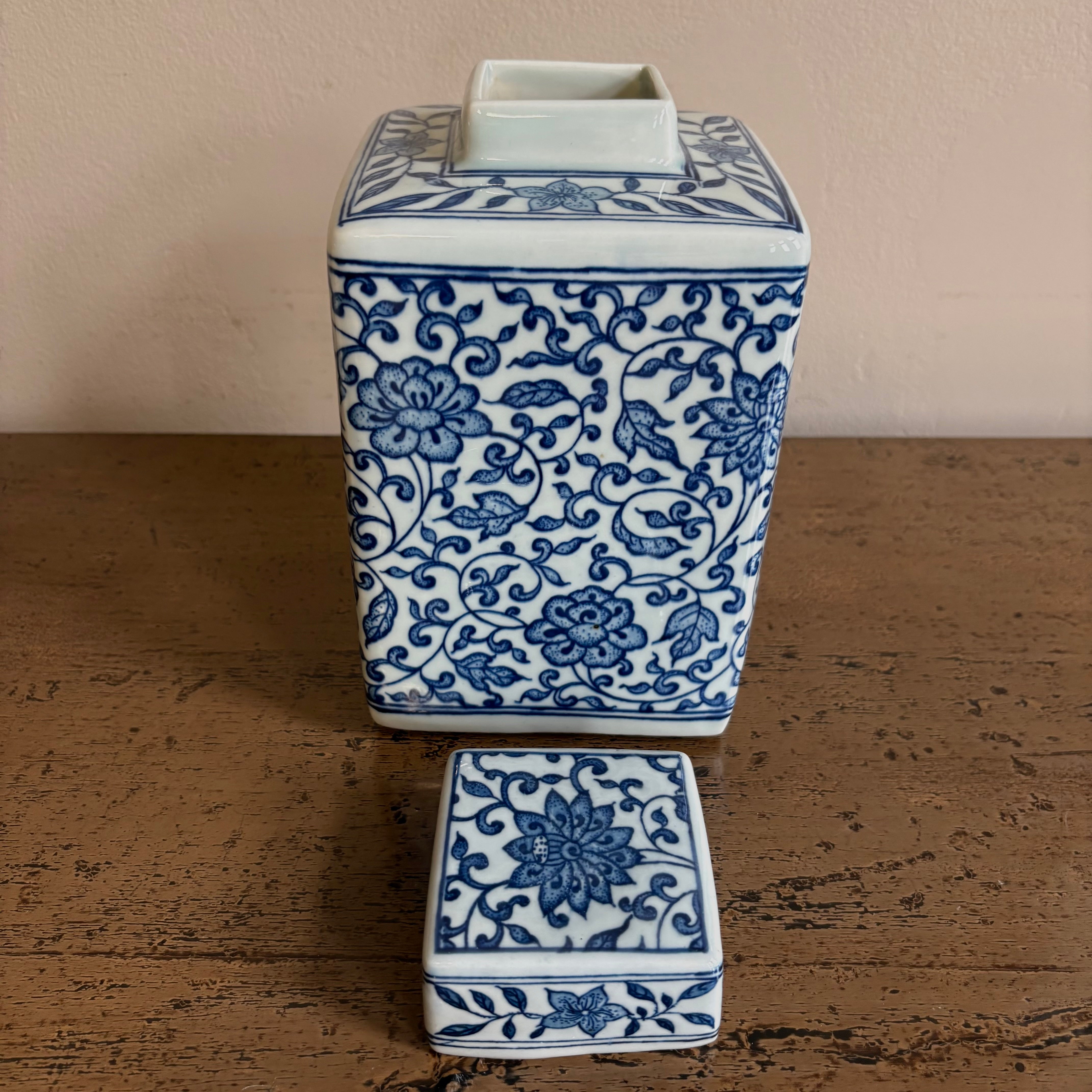 VASO CINESE A BASE QUADRATA