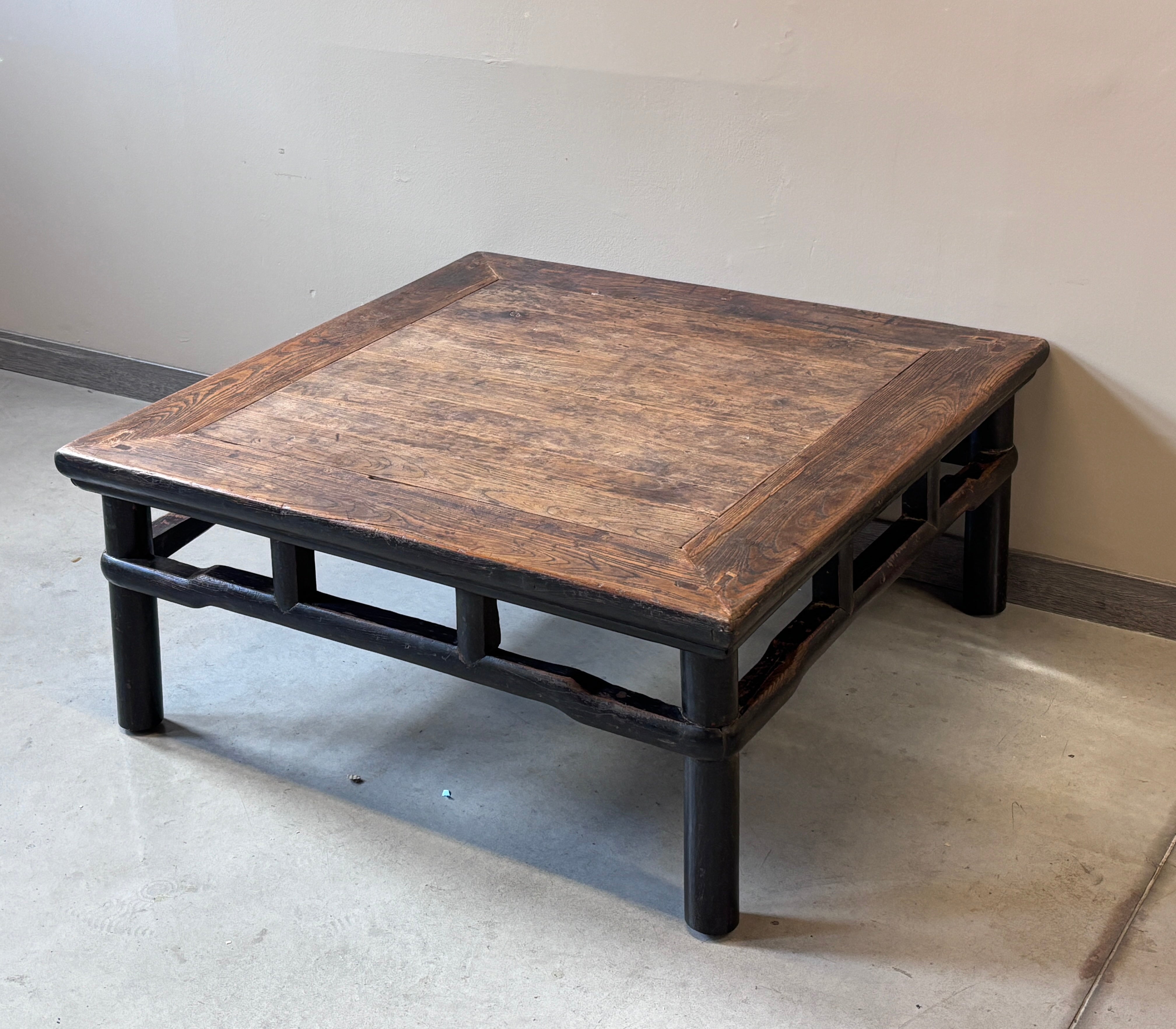 TAVOLO CINESE IN OLMO GAMBE TONDE