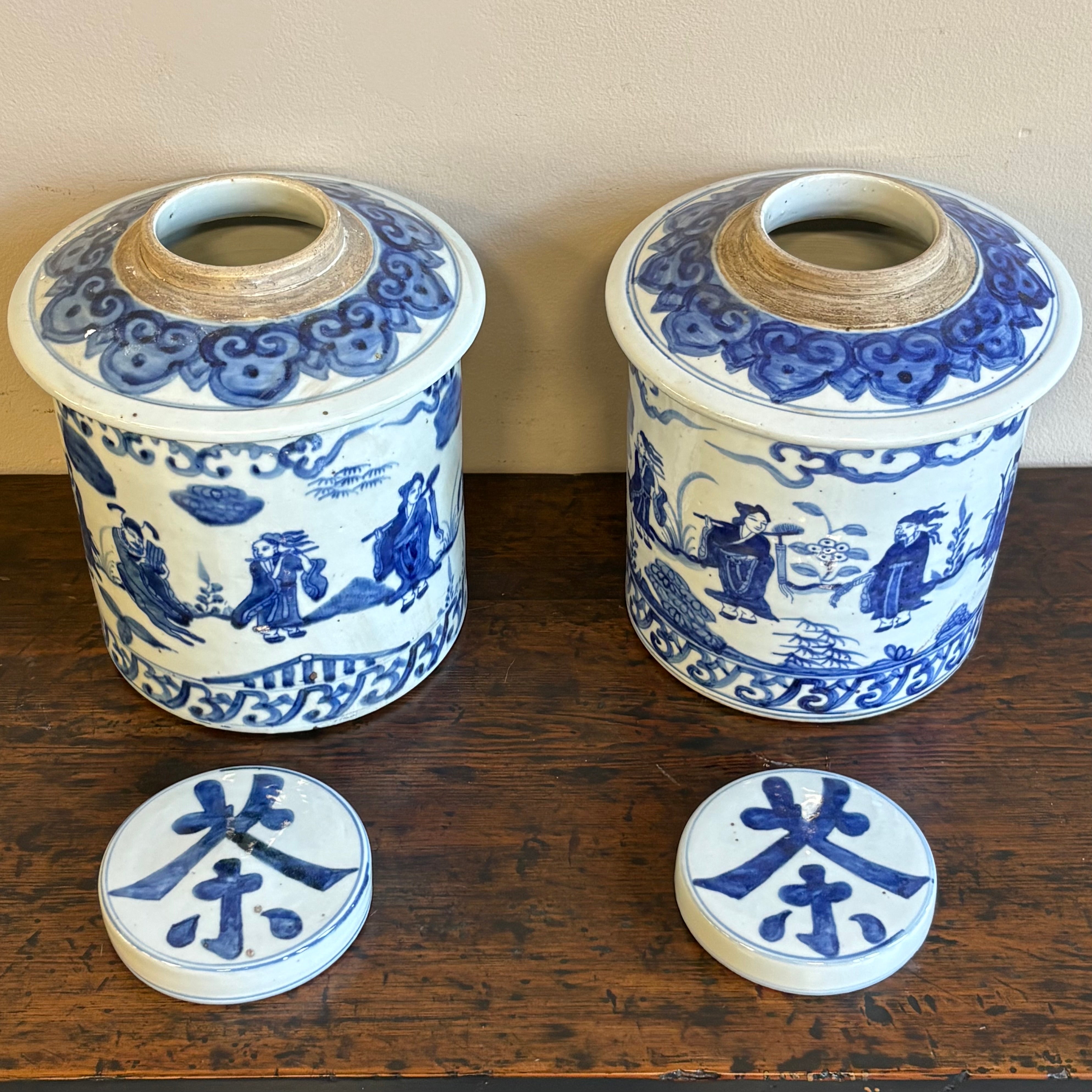 VASO CILINDRICO IN CERAMICA DECORATA CON COPERCHIO