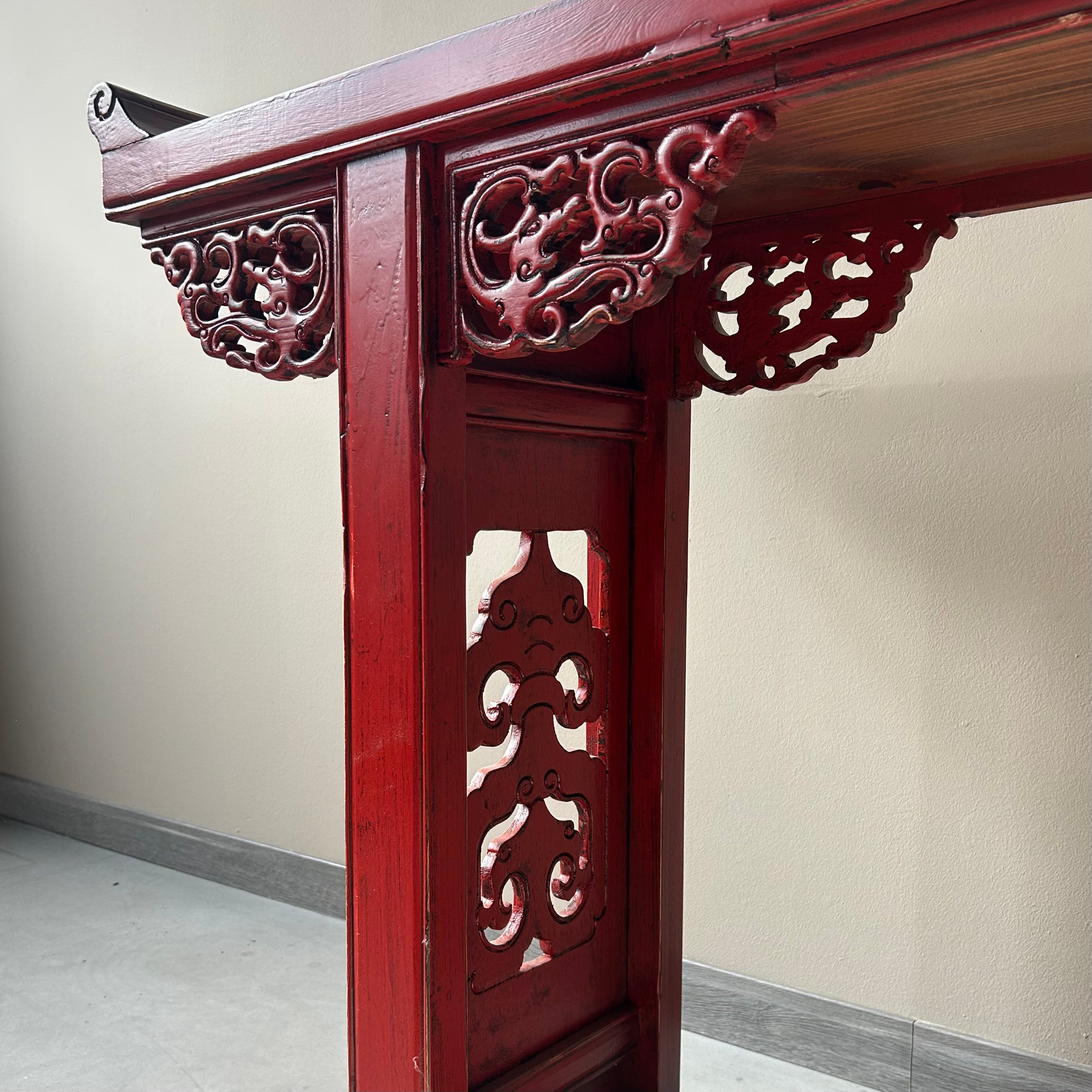 CONSOLLE LACCA ROSSA CON ALI INTAGLIATE