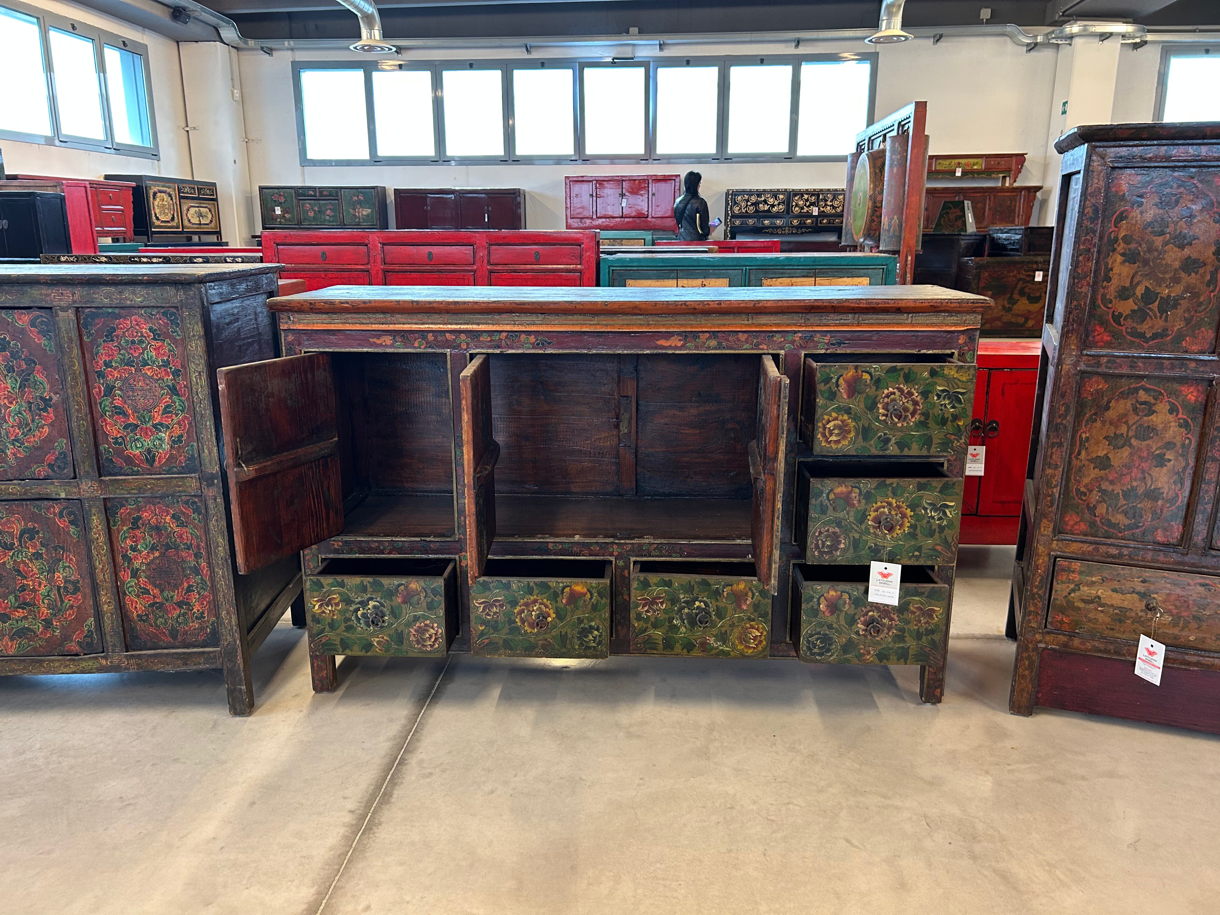 CREDENZA TIBET
