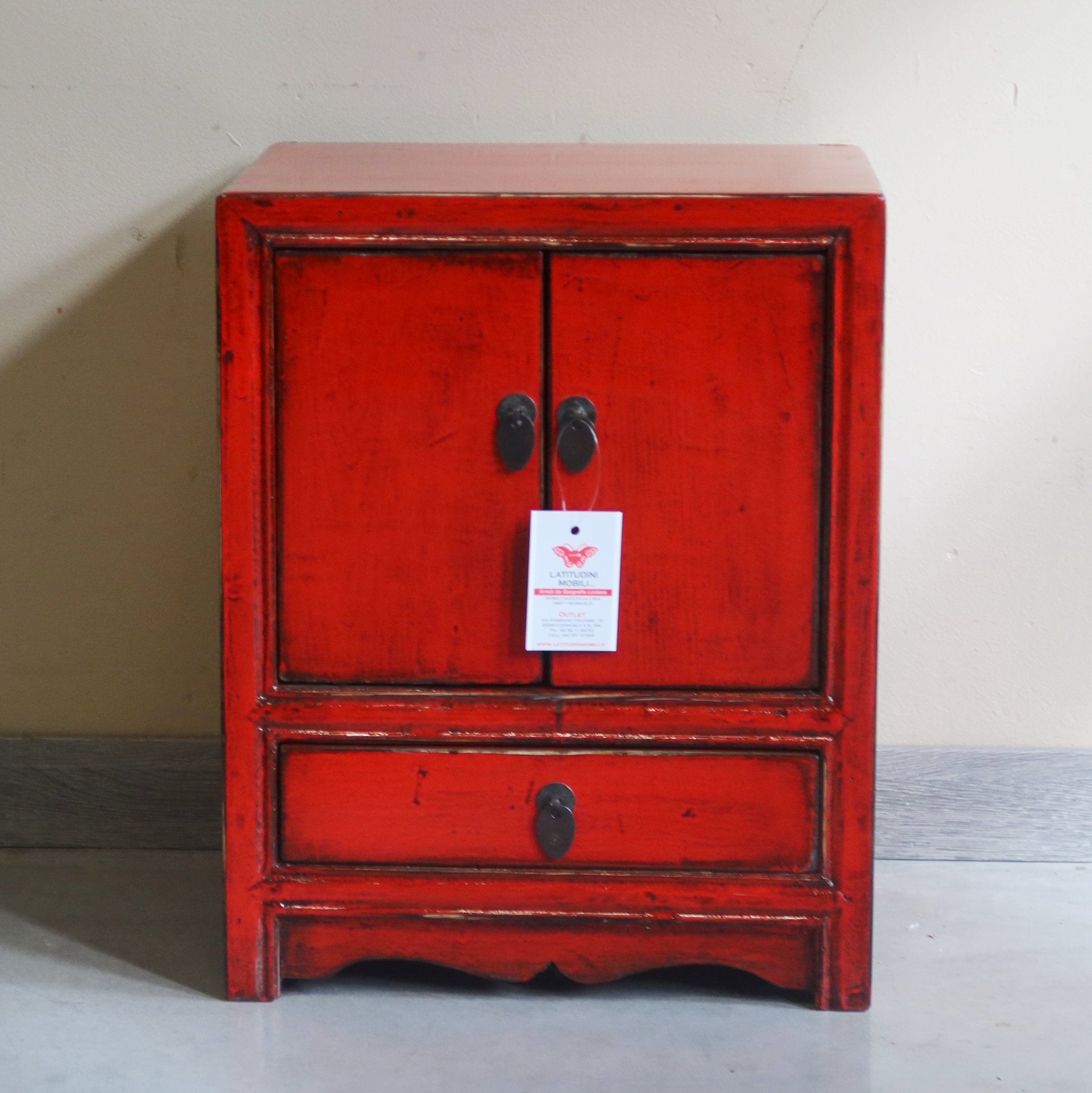 COMODINO LACCA ROSSA 2 ANTE E CASSETTO