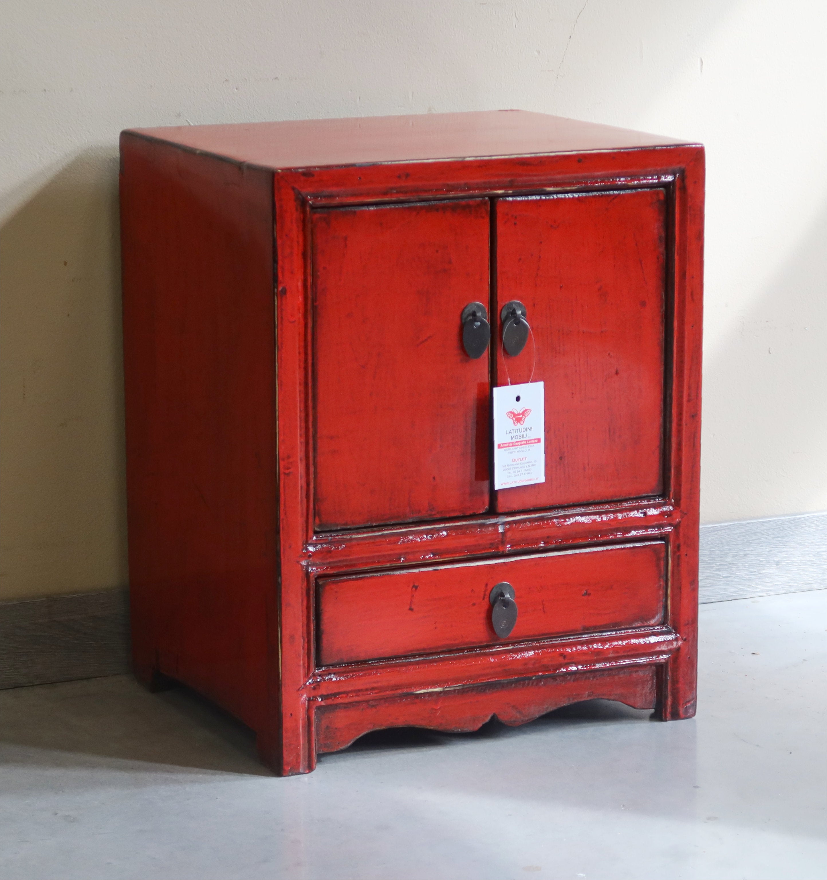 COMODINO LACCA ROSSA 2 ANTE E CASSETTO