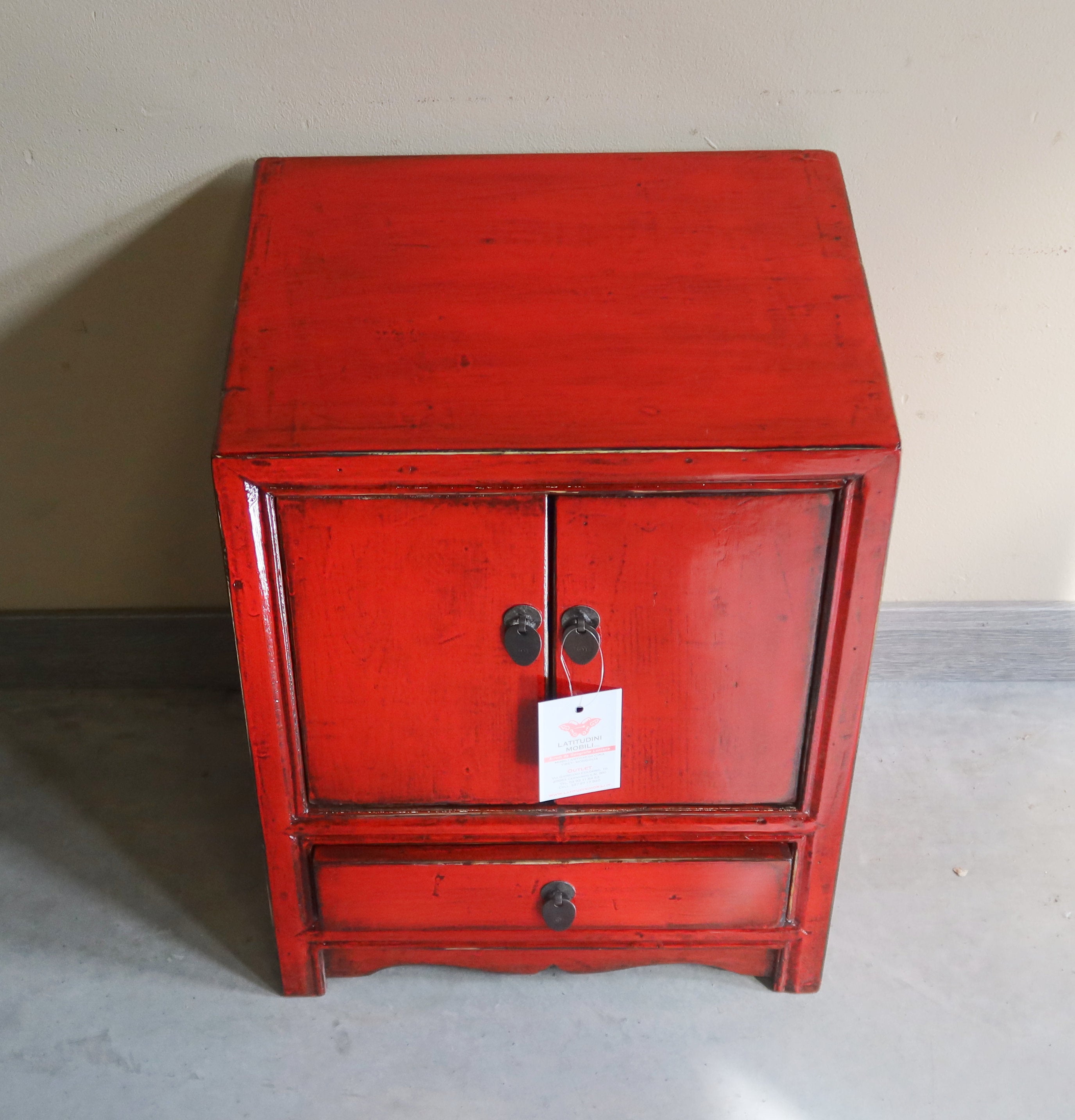 COMODINO LACCA ROSSA 2 ANTE E CASSETTO