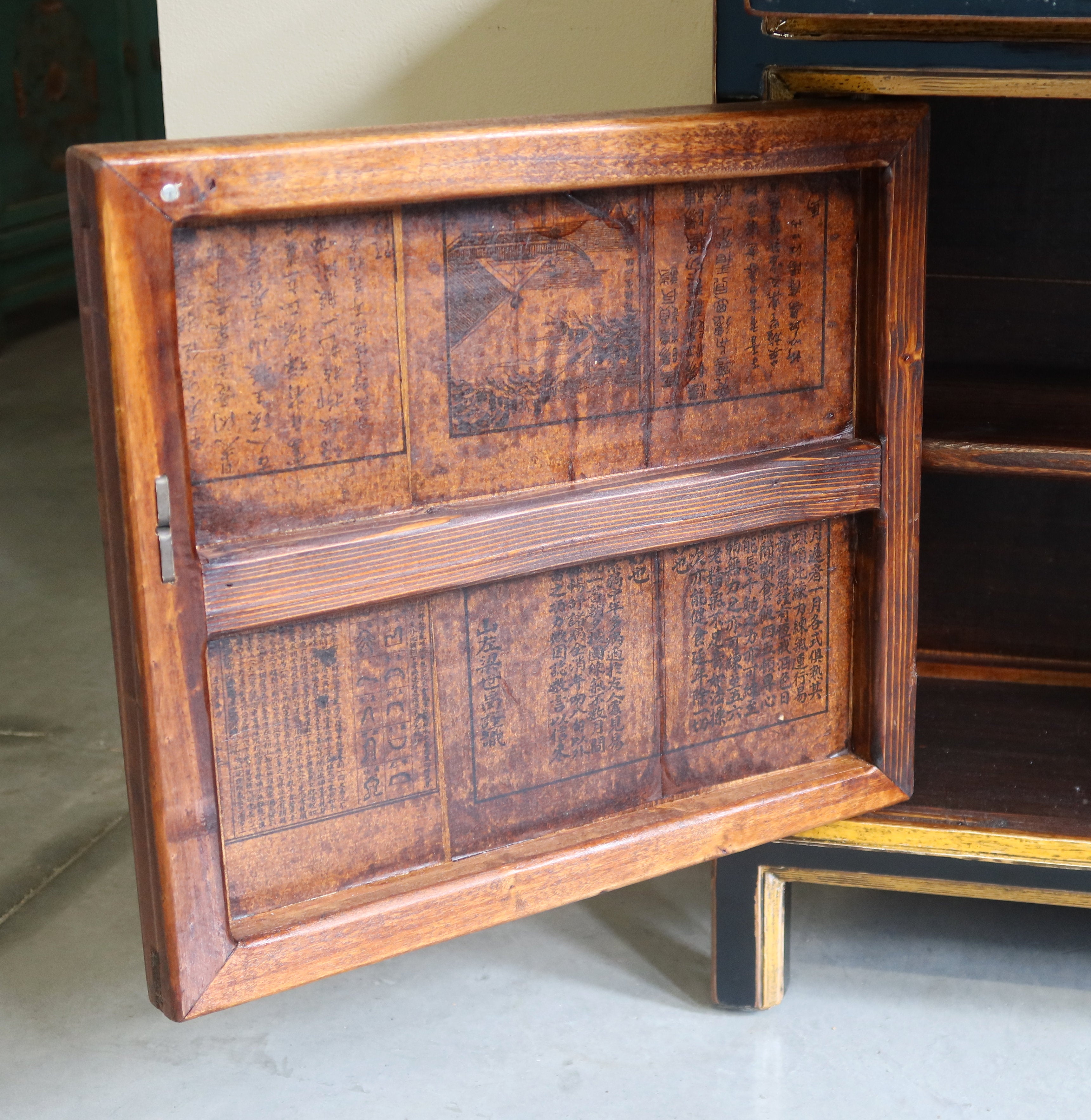 COMODINO MONGOLIA DECORATO