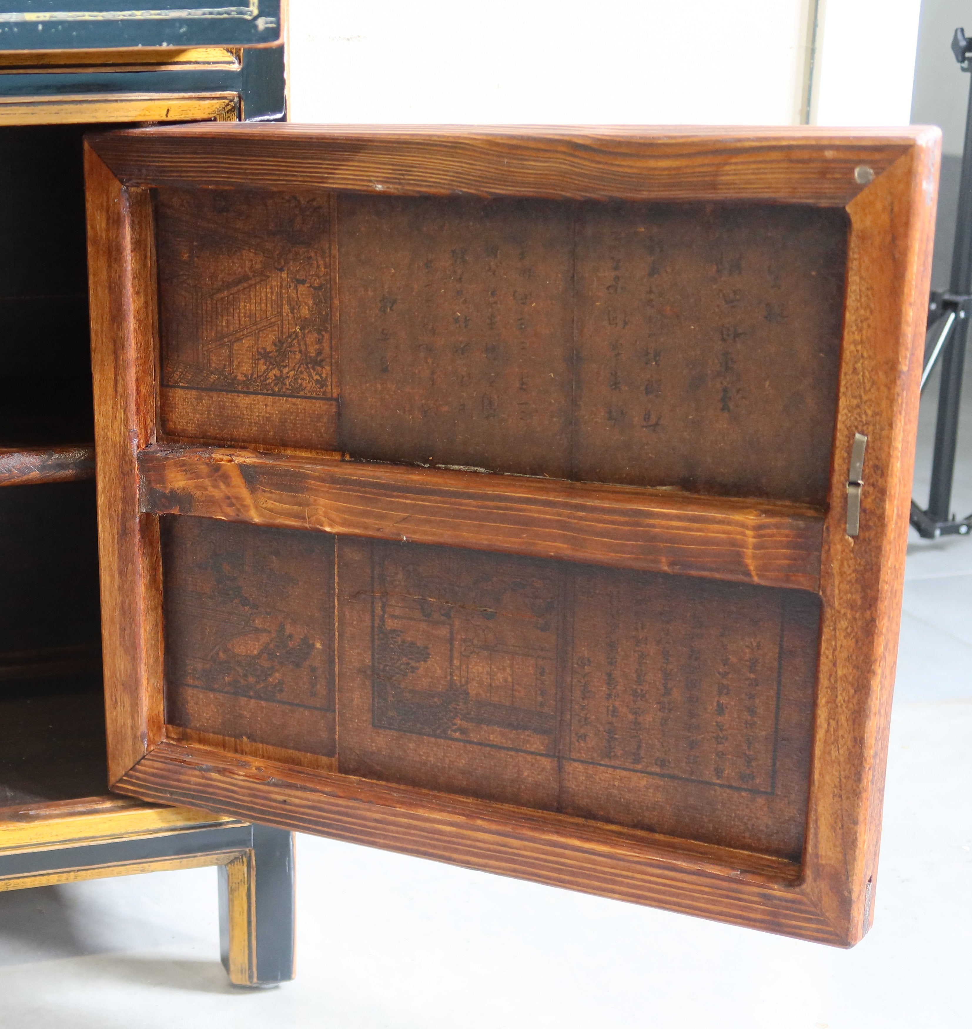 COMODINO MONGOLIA DECORATO