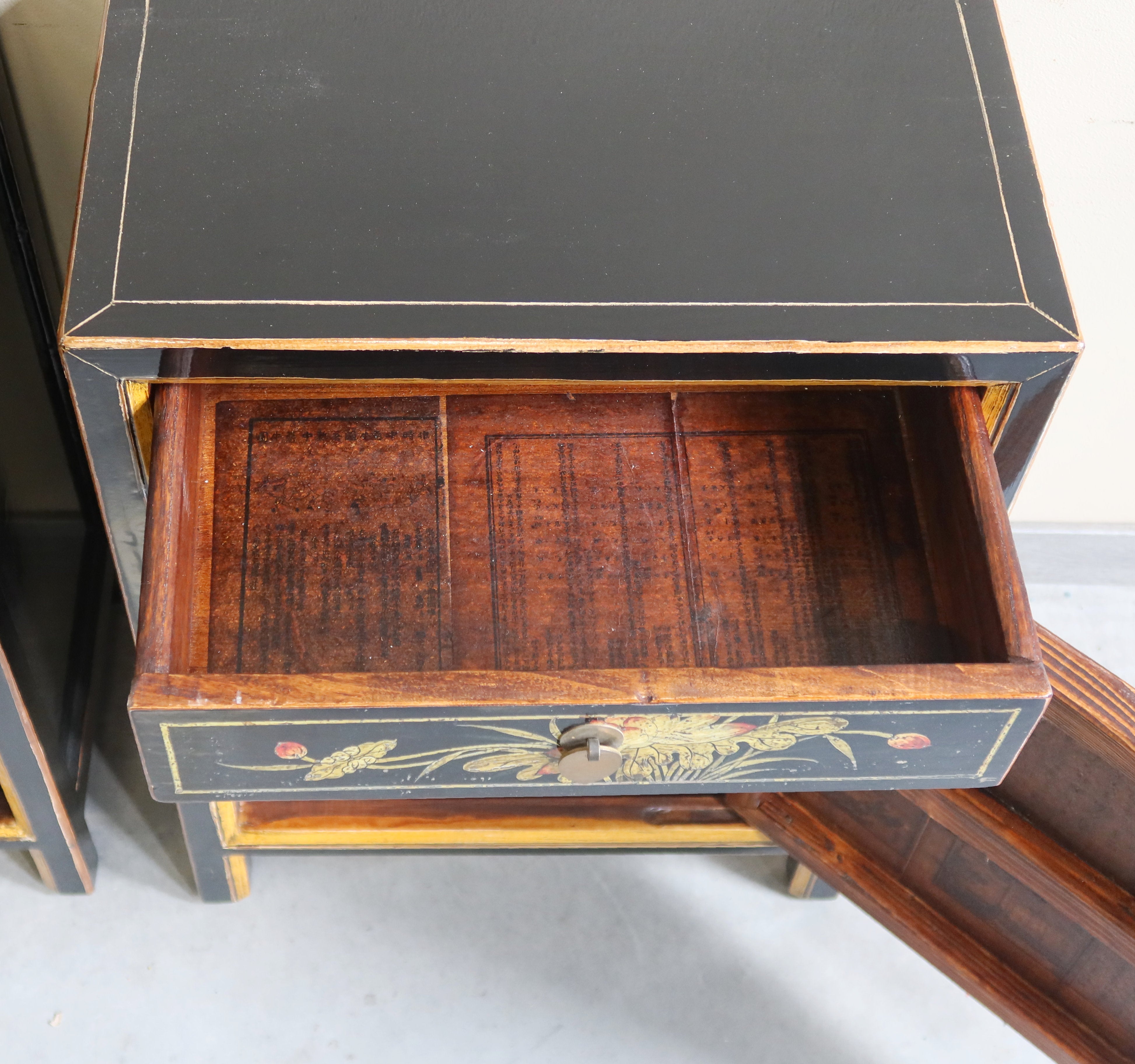 COMODINO MONGOLIA DECORATO