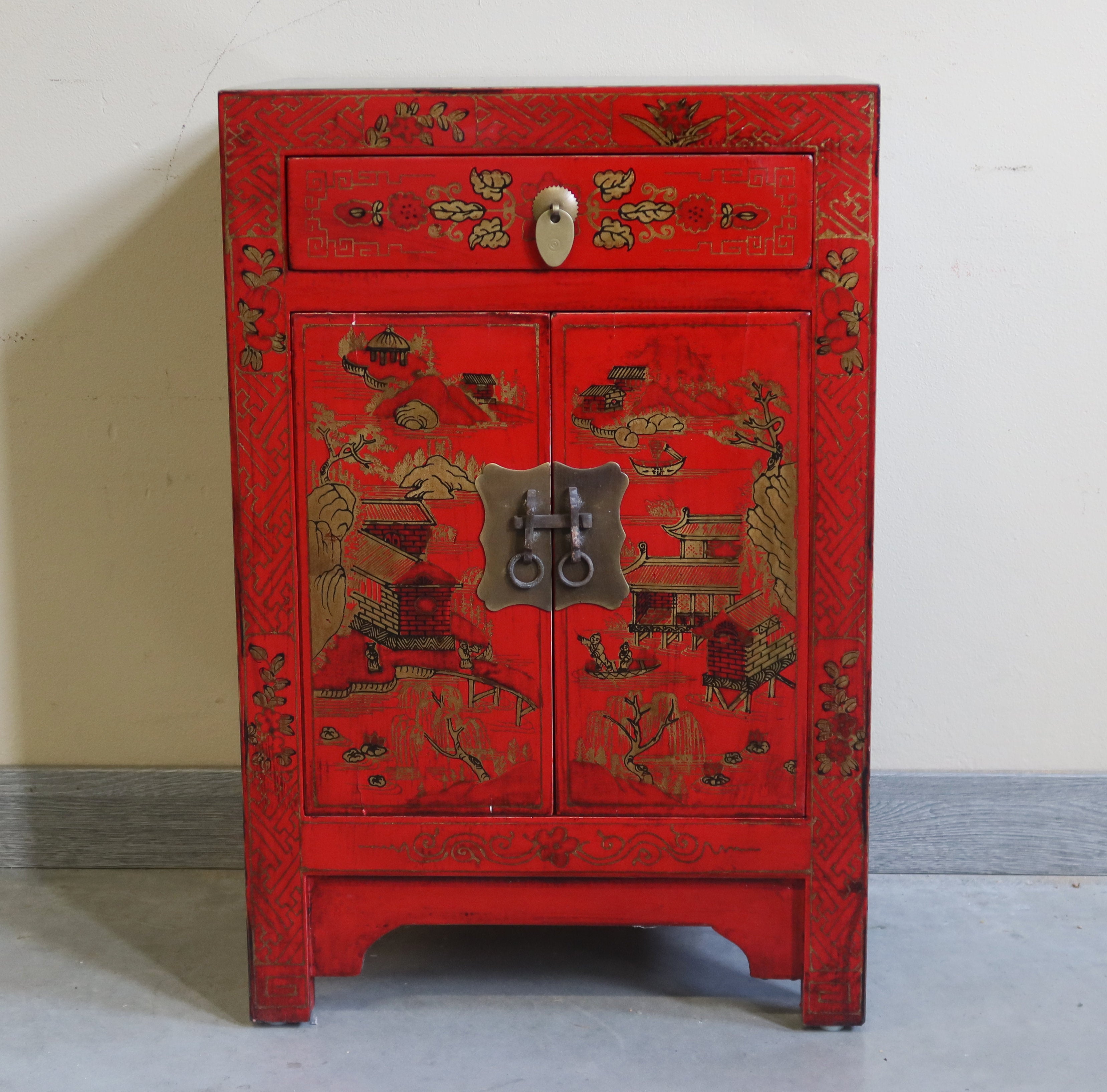 COMODINO CINESE ROSSO DECORATO