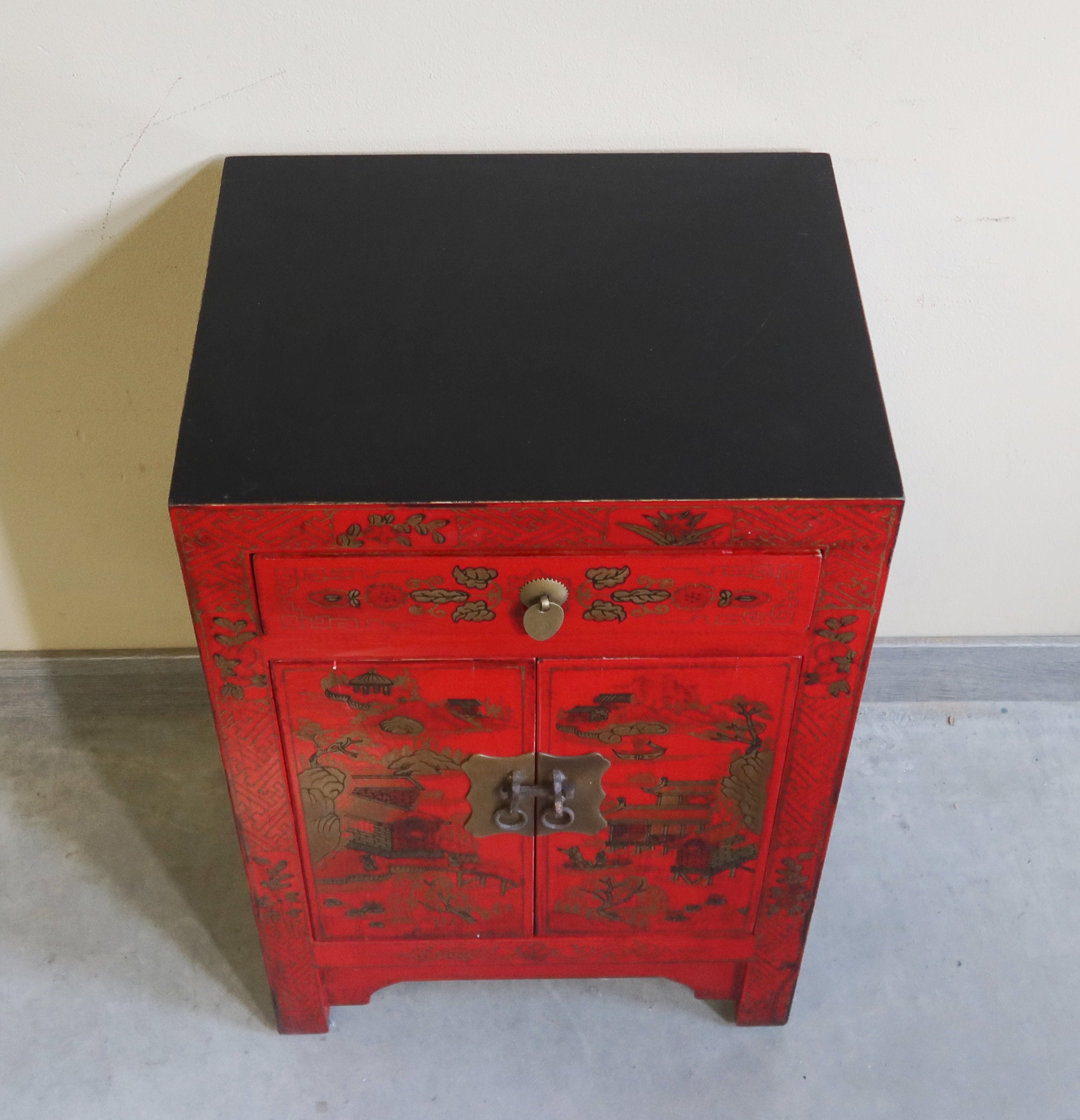 COMODINO CINESE ROSSO DECORATO