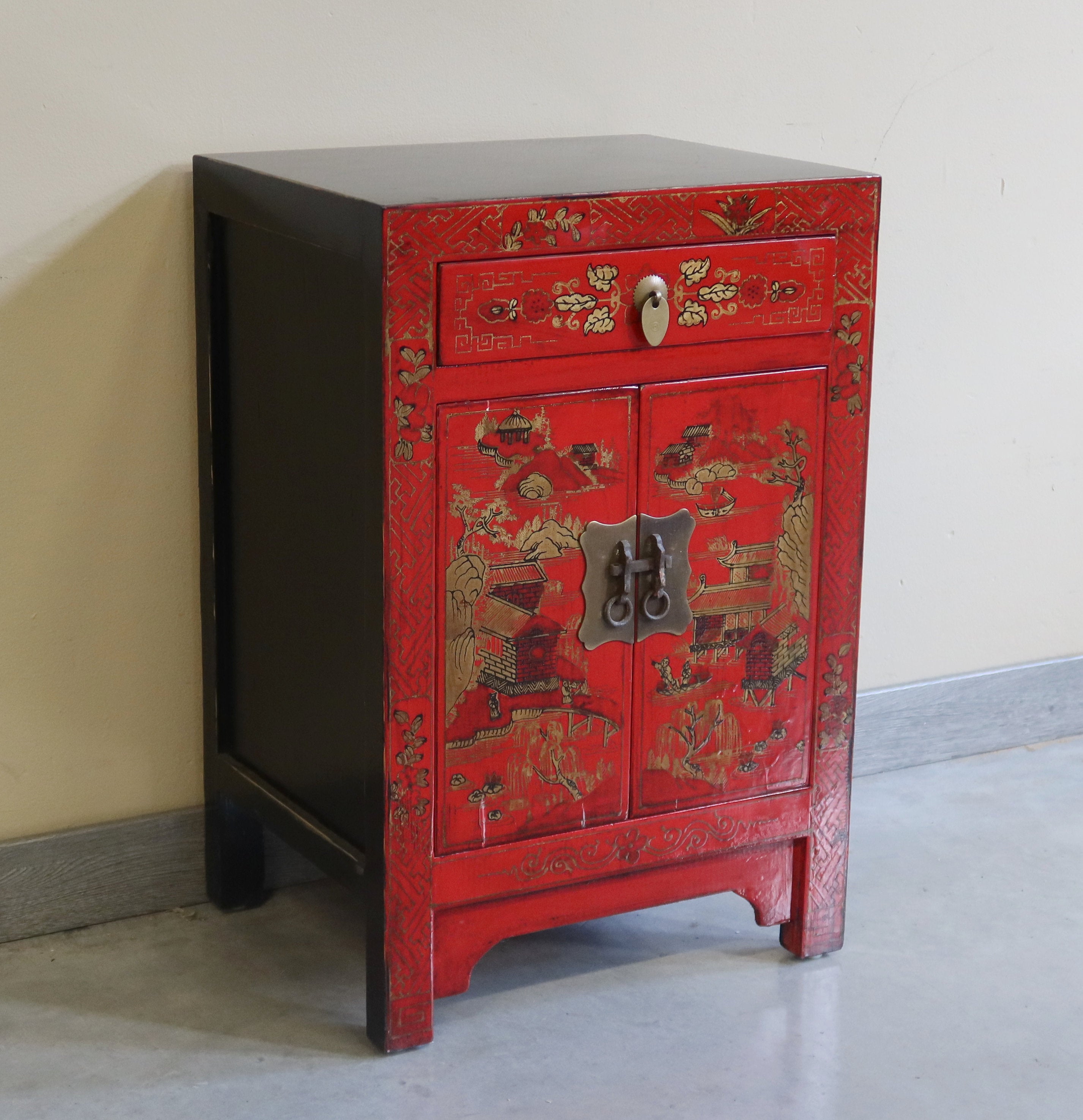 COMODINO CINESE ROSSO DECORATO