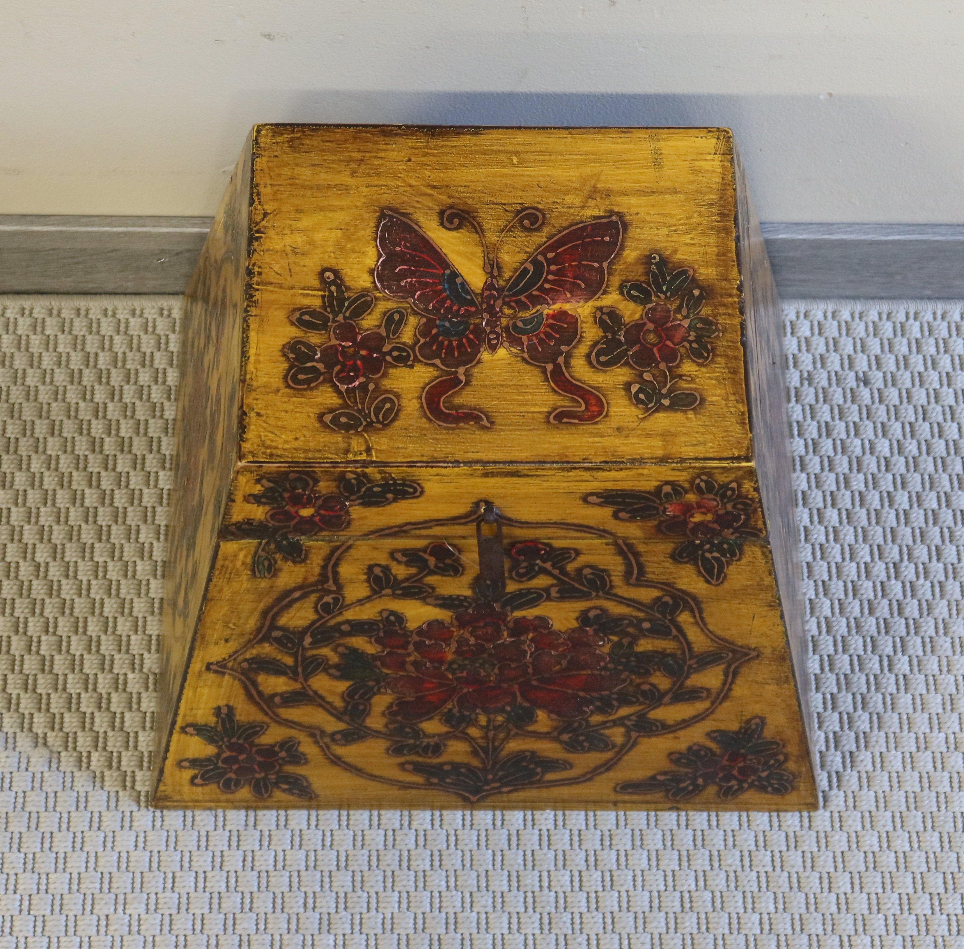BAULETTO DECORATO TIBETANO