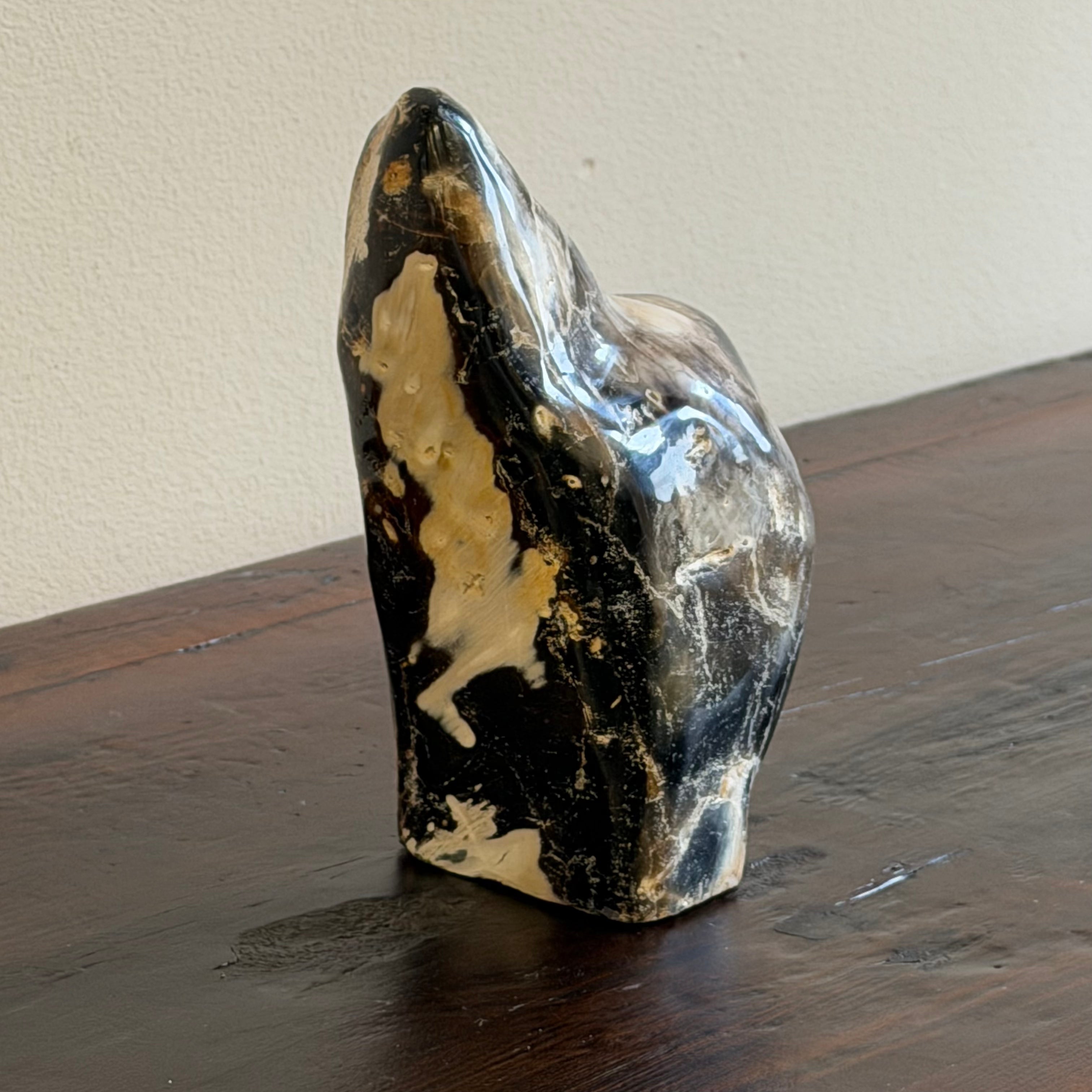 Scultura soprammobile in legno pietrificato - 50007 C