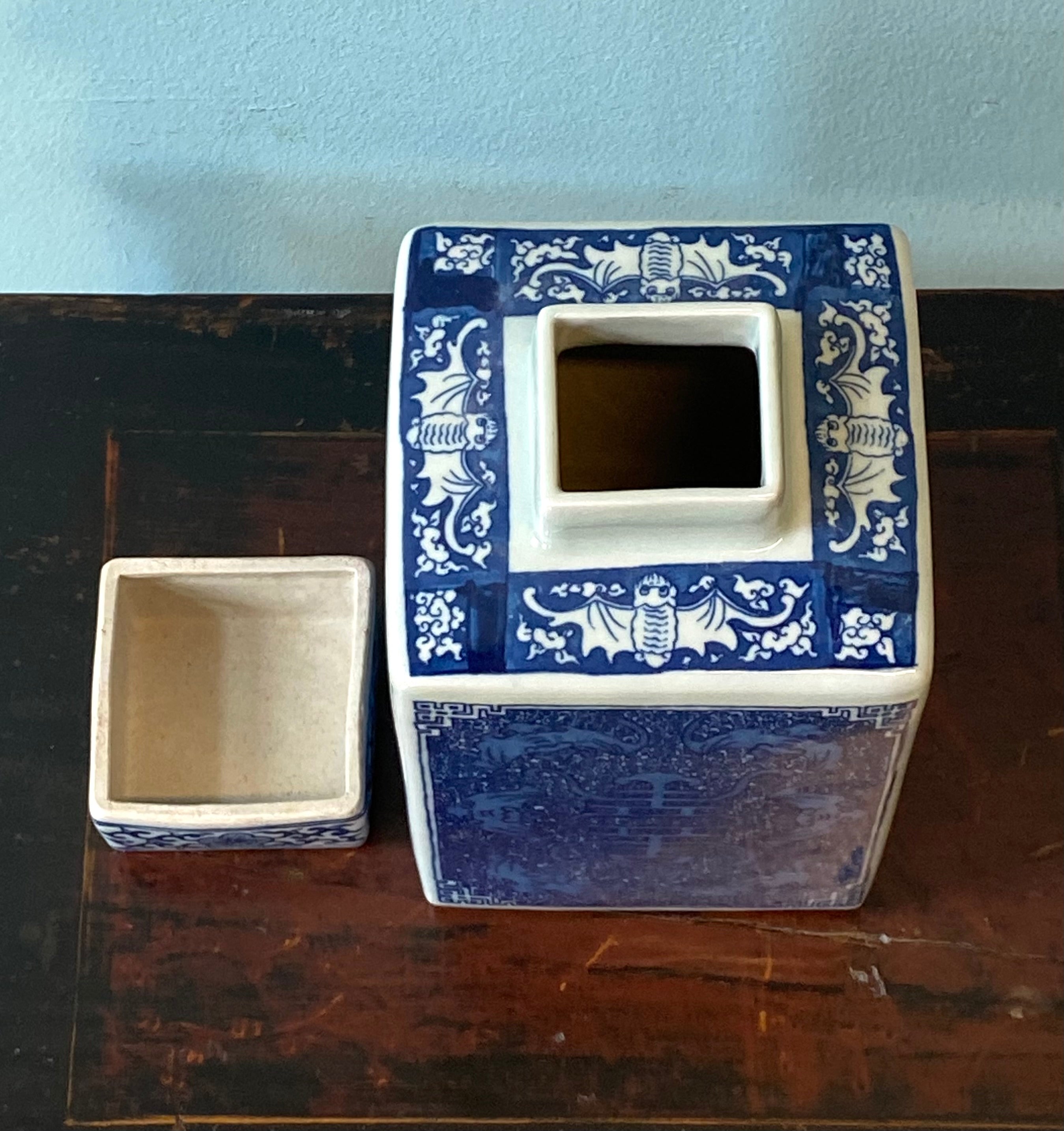 VASO CINESE A BASE QUADRATA