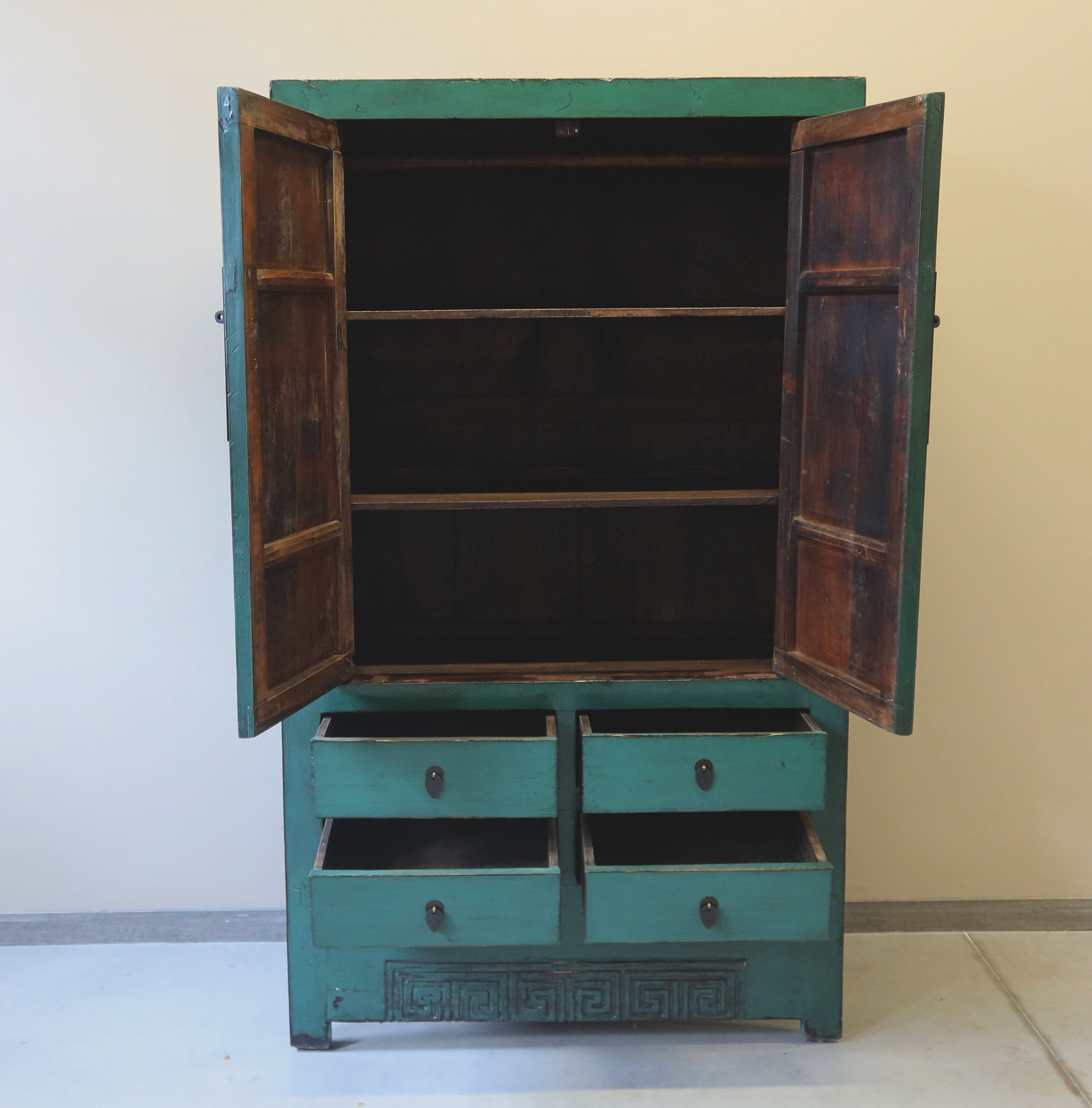 ARMADIO CINESE IN LACCA