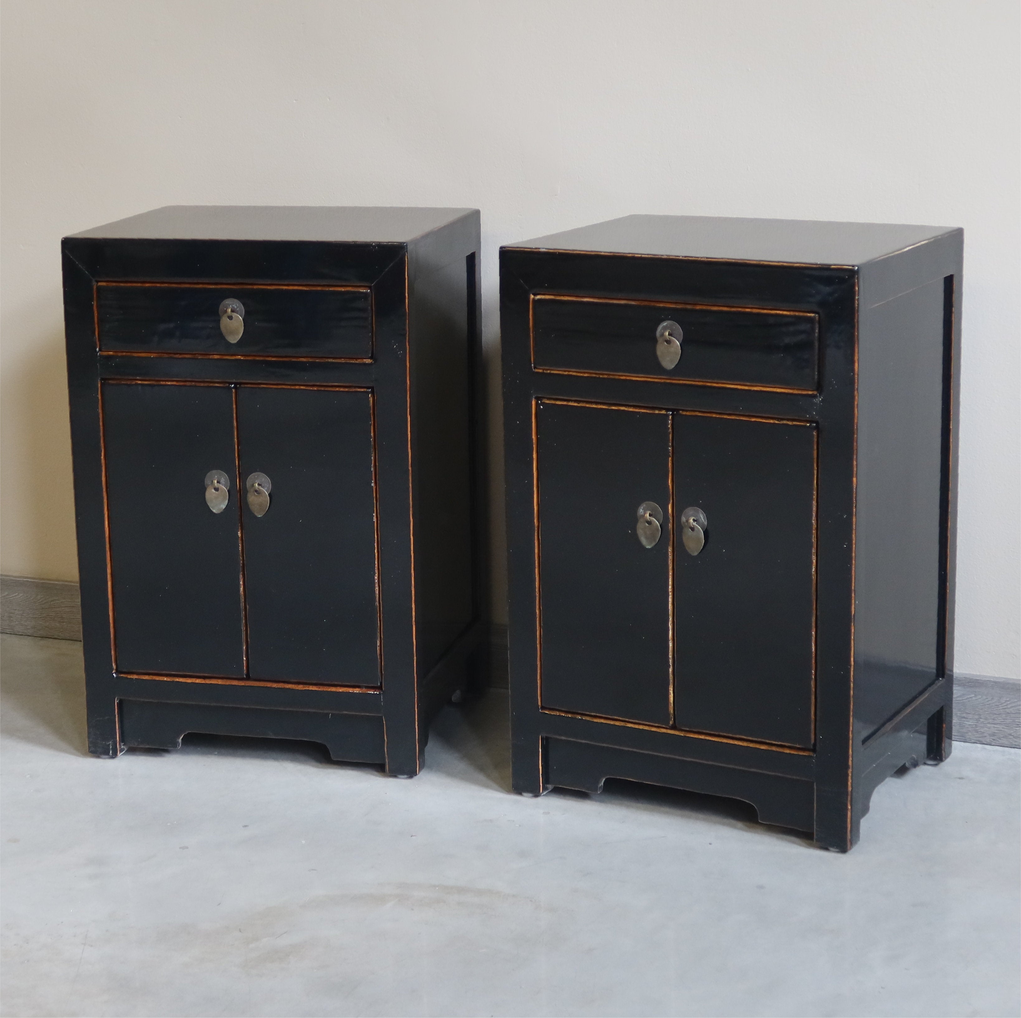 COMODINO CINESE LACCATO