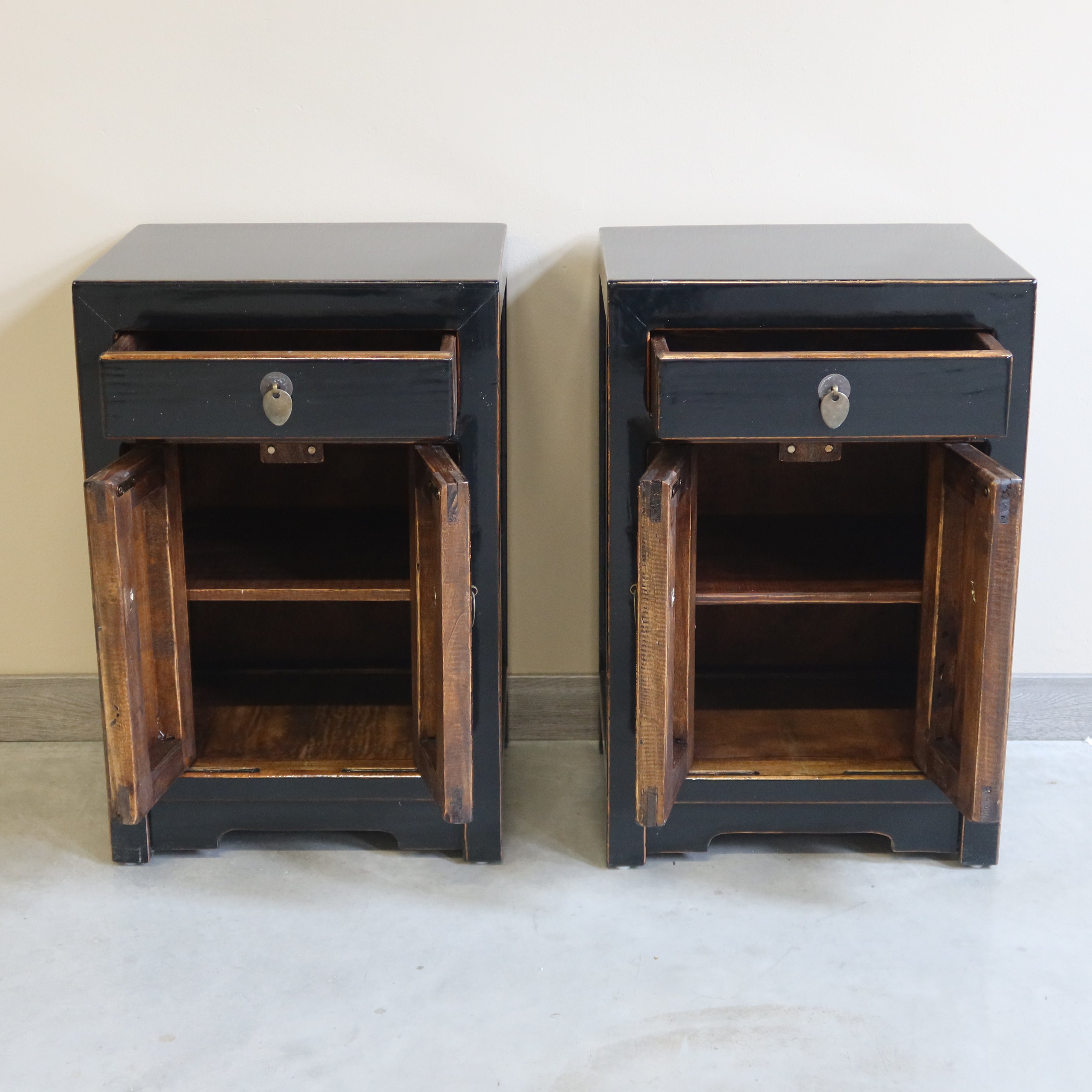 COMODINO CINESE LACCATO