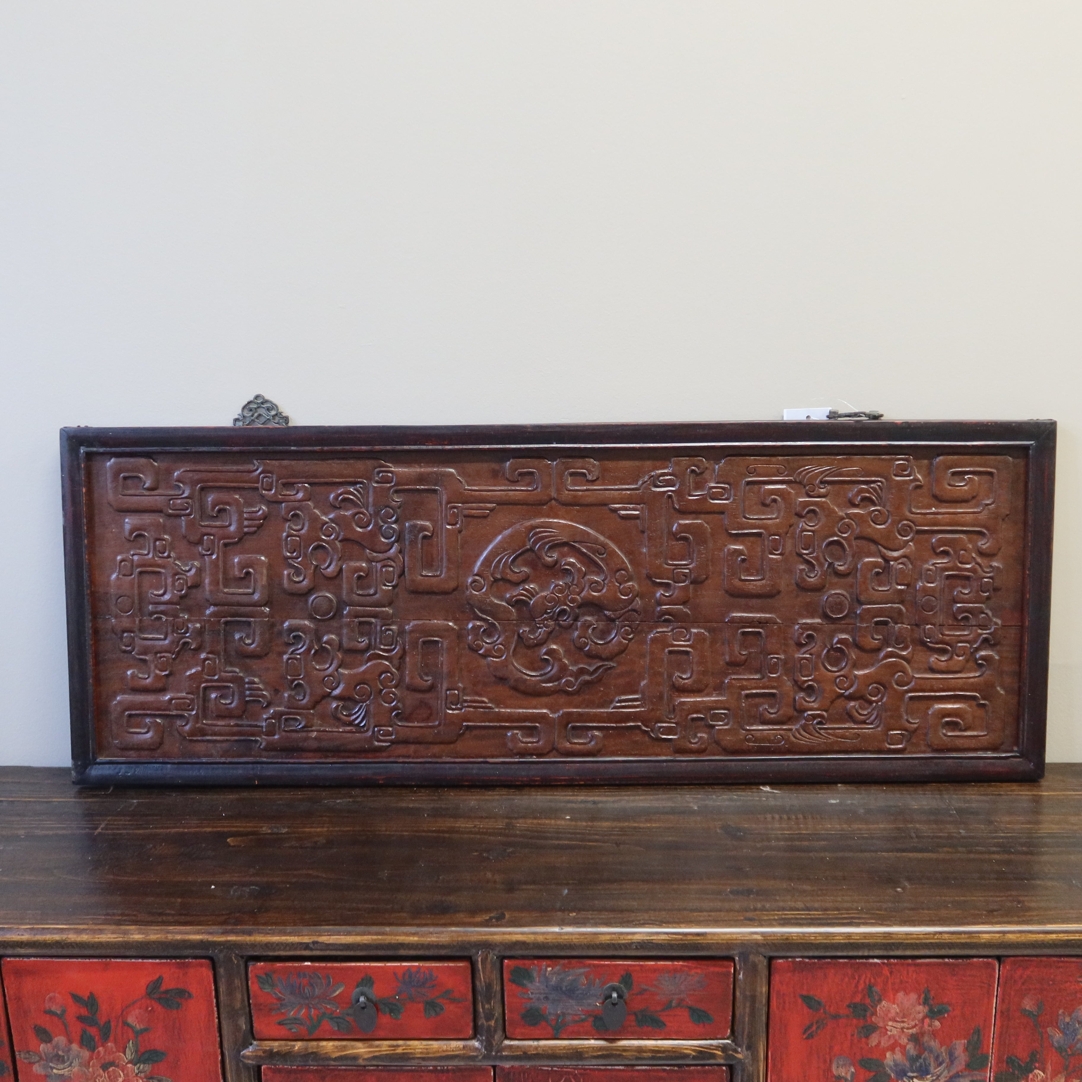 PANNELLO LIGNEO CON DECORI IN RILIEVO