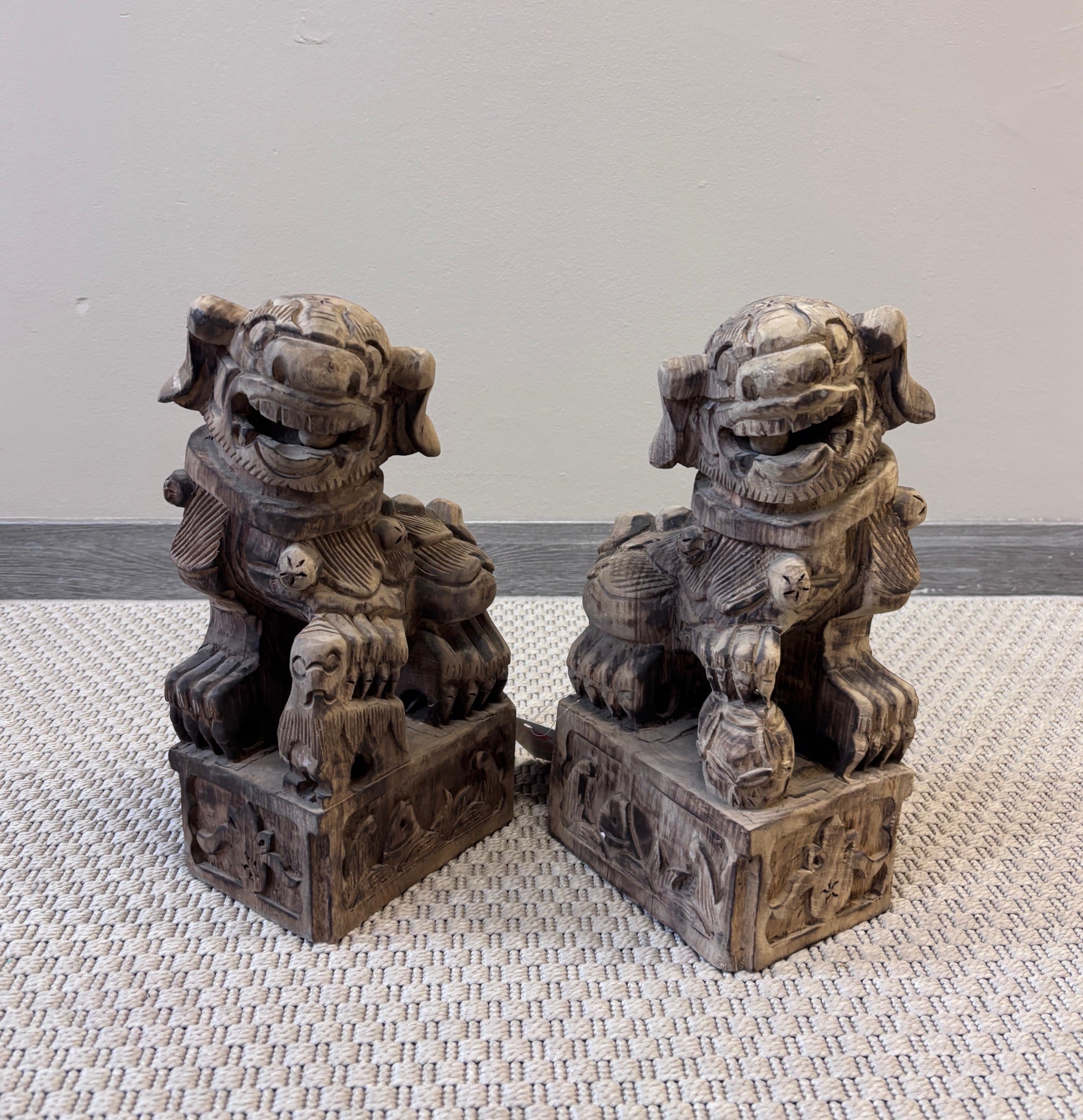 COPPIA DI STATUETTE IN CANFORA "LEONCANI" GUARDIANI