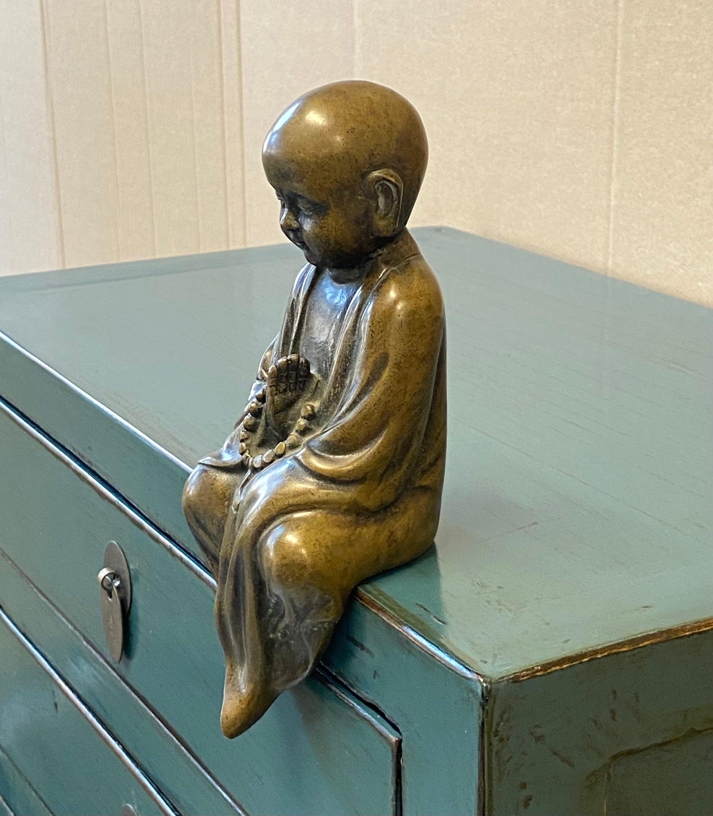 STATUETTA MONACO SEDUTO IN OTTONE