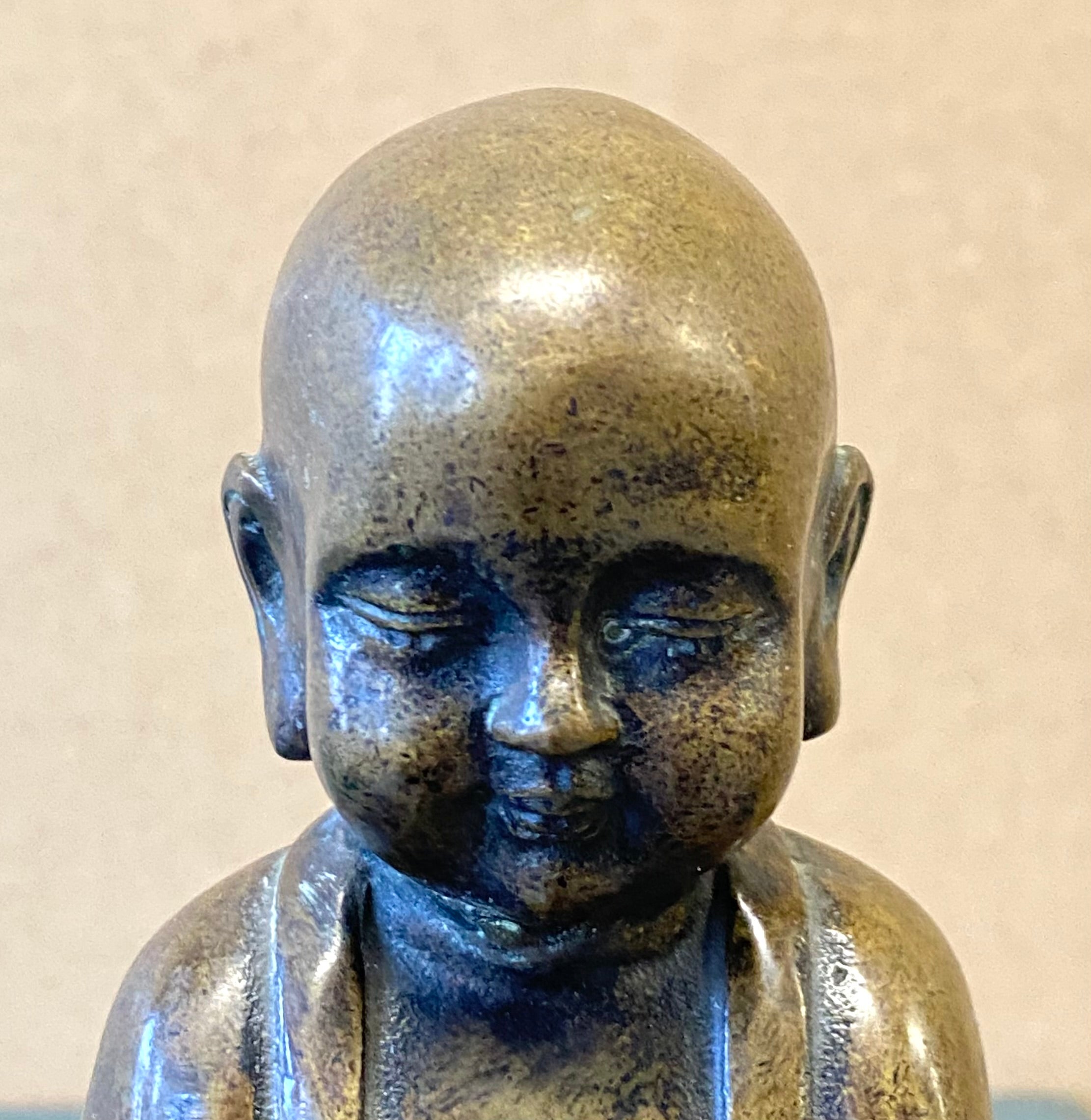 STATUETTA MONACO SEDUTO IN OTTONE