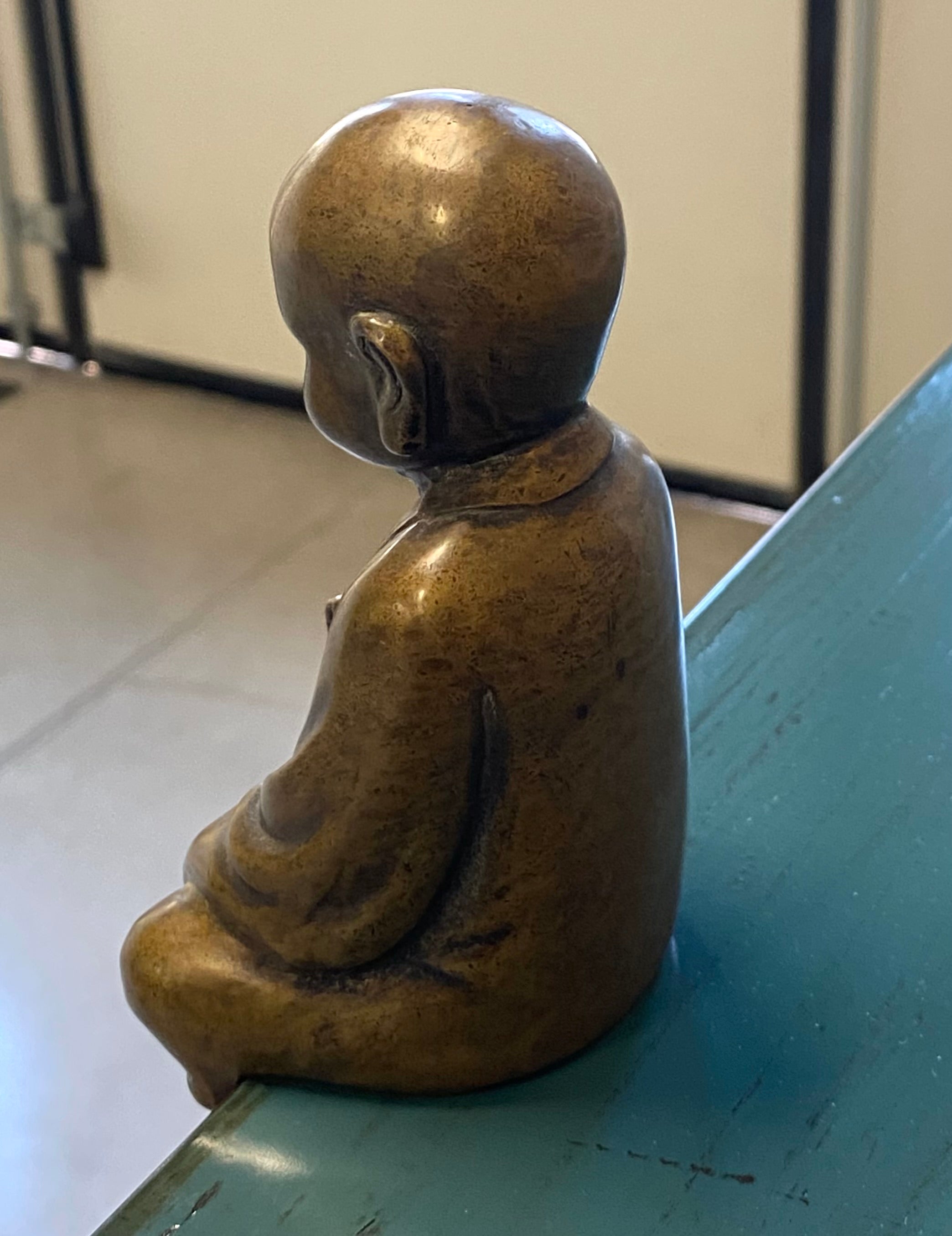 STATUETTA MONACO SEDUTO IN OTTONE