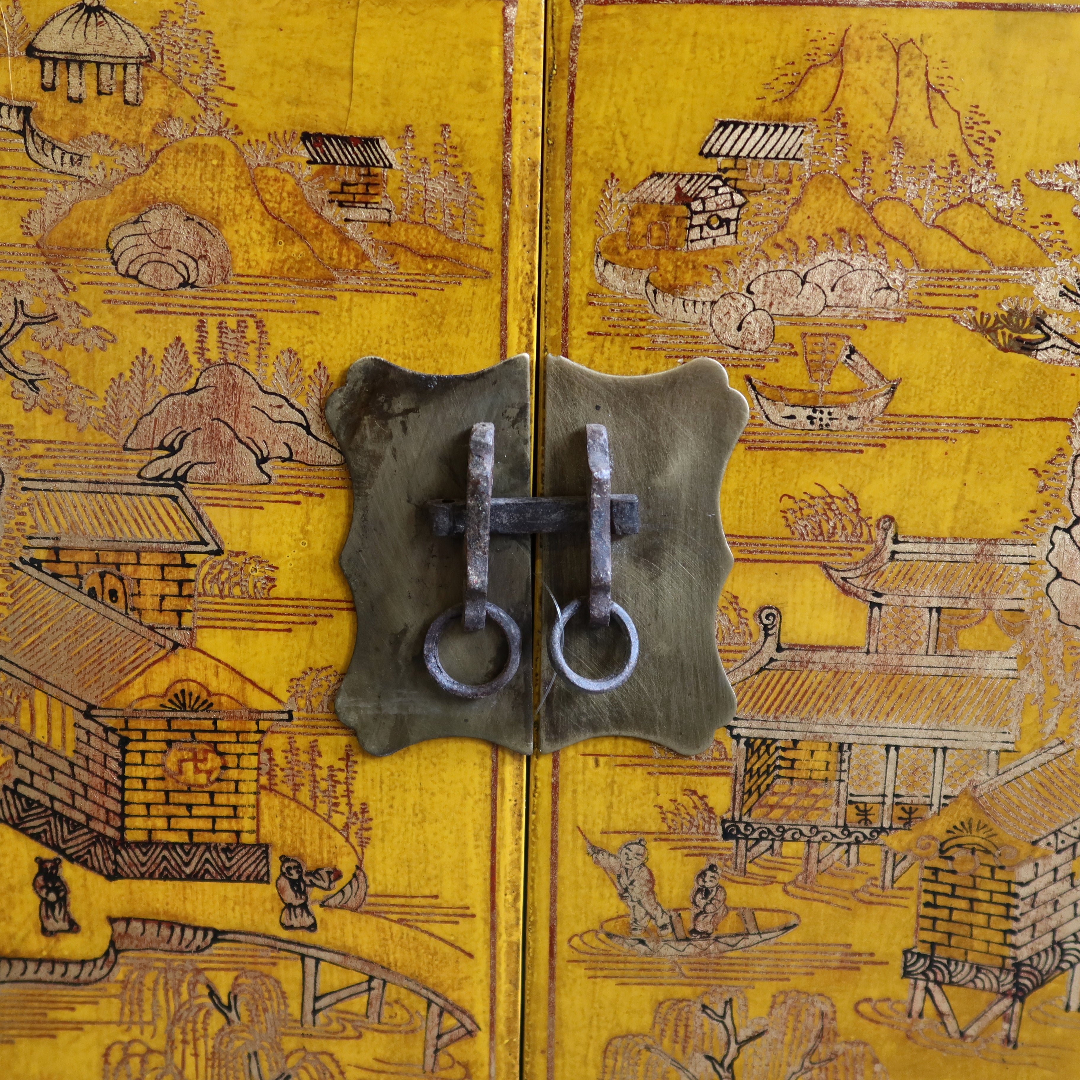 COMODINO SHANXI LACCA GIALLA DECORATA