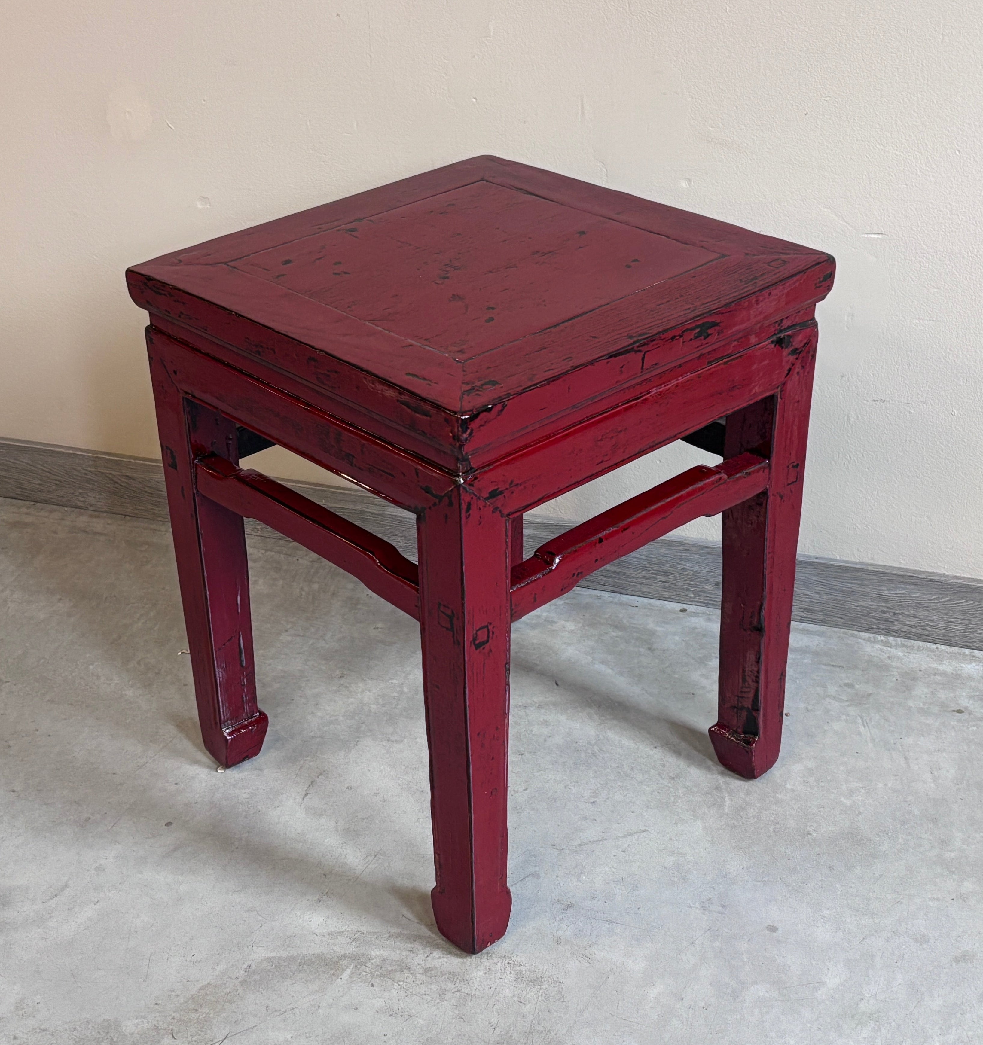 SGABELLO QUADRATO LACCA BORDEUAX