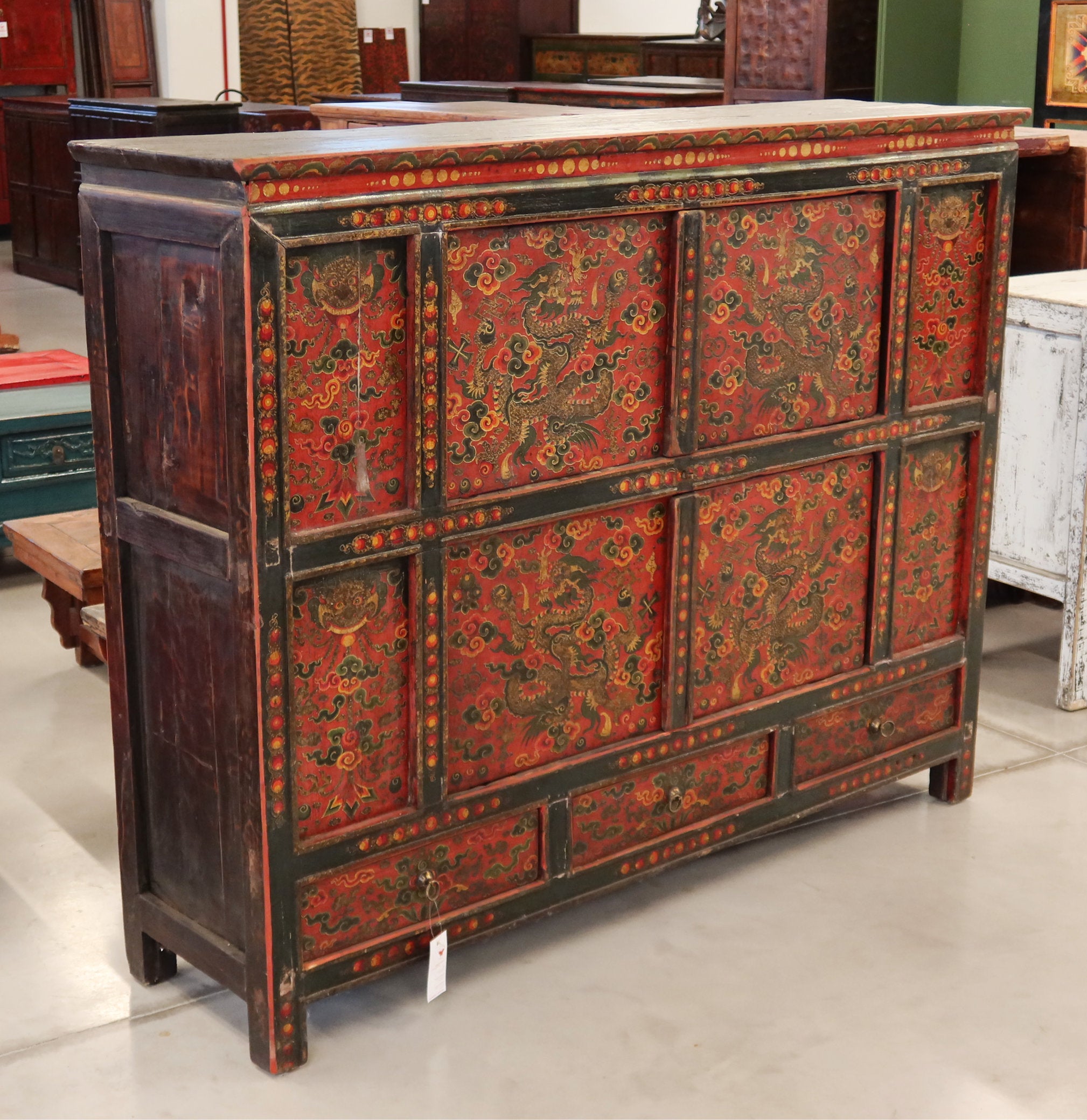 CREDENZA TIBET
