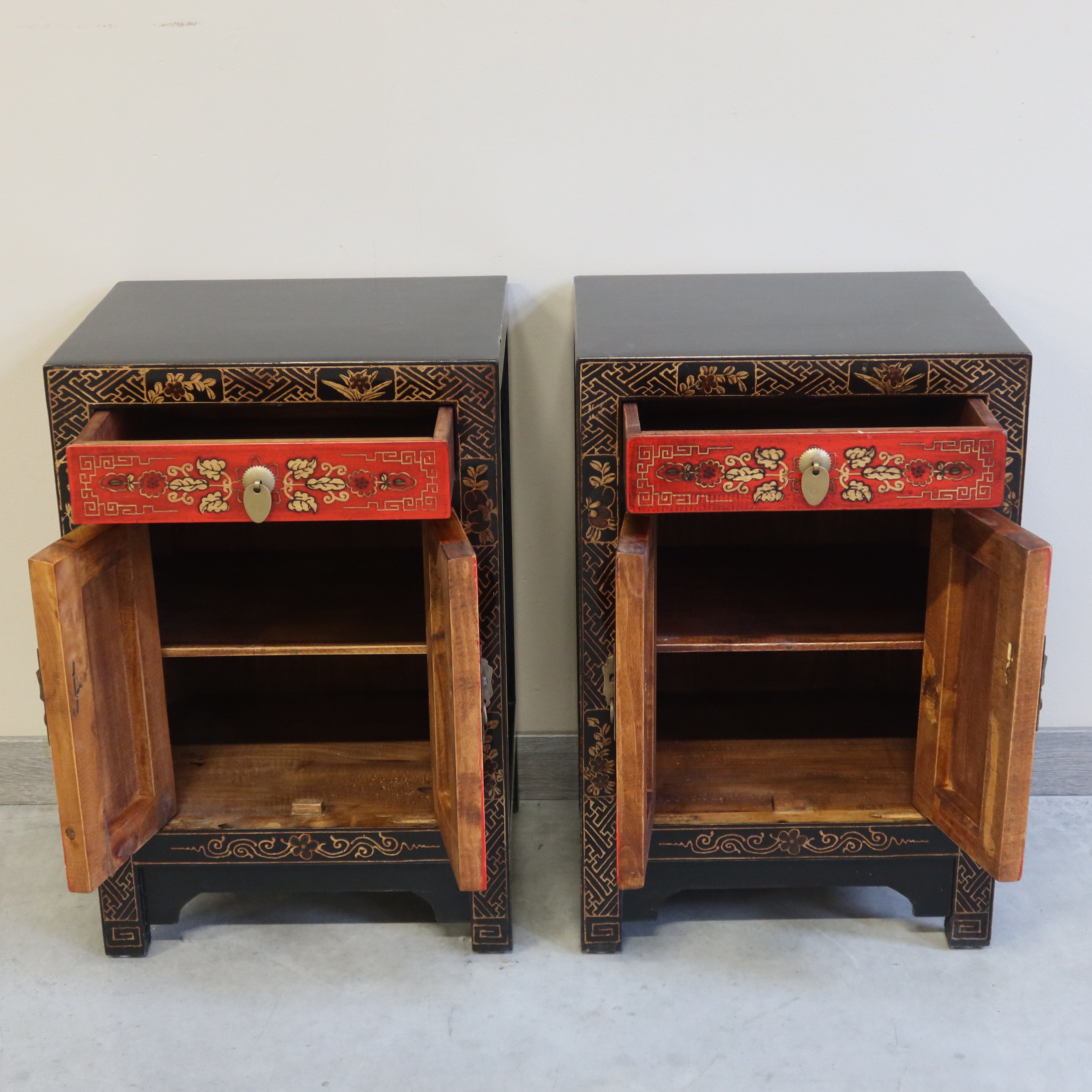 COMODINO CINESE LACCA DECORATA