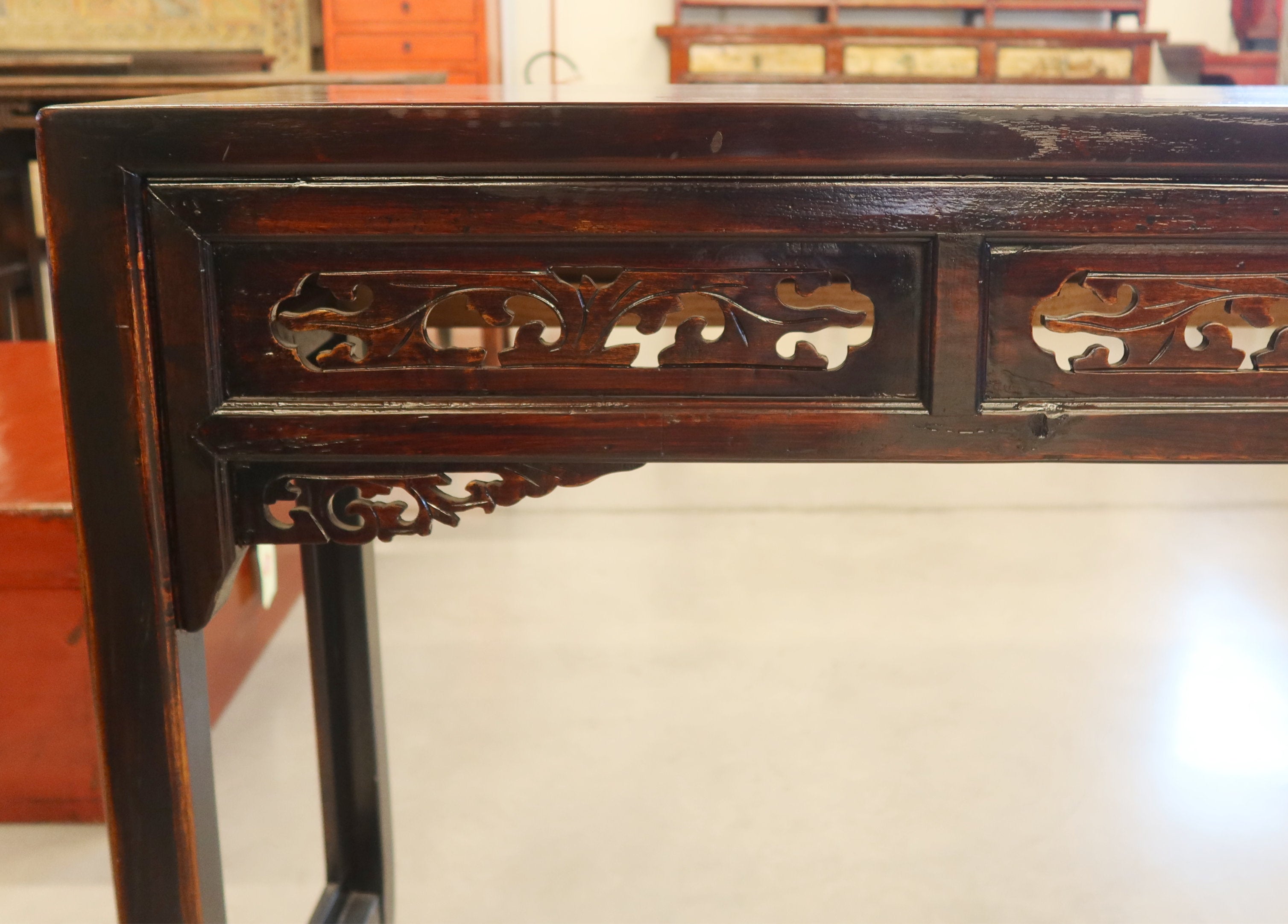 CONSOLLE OLMO CINESE CON FRONTE INTAGLIATO