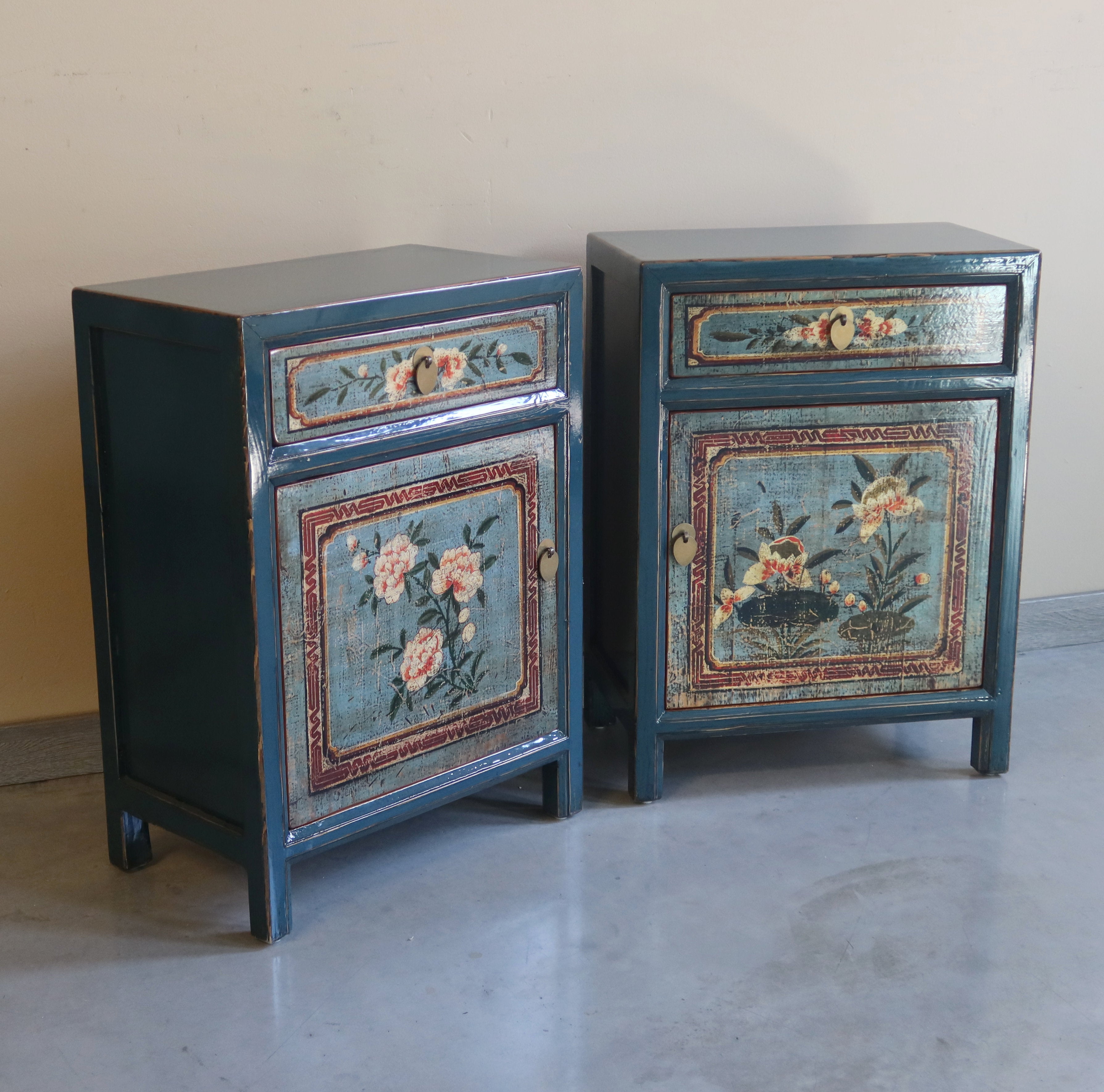 COMODINI MONGOLIA DECORATI