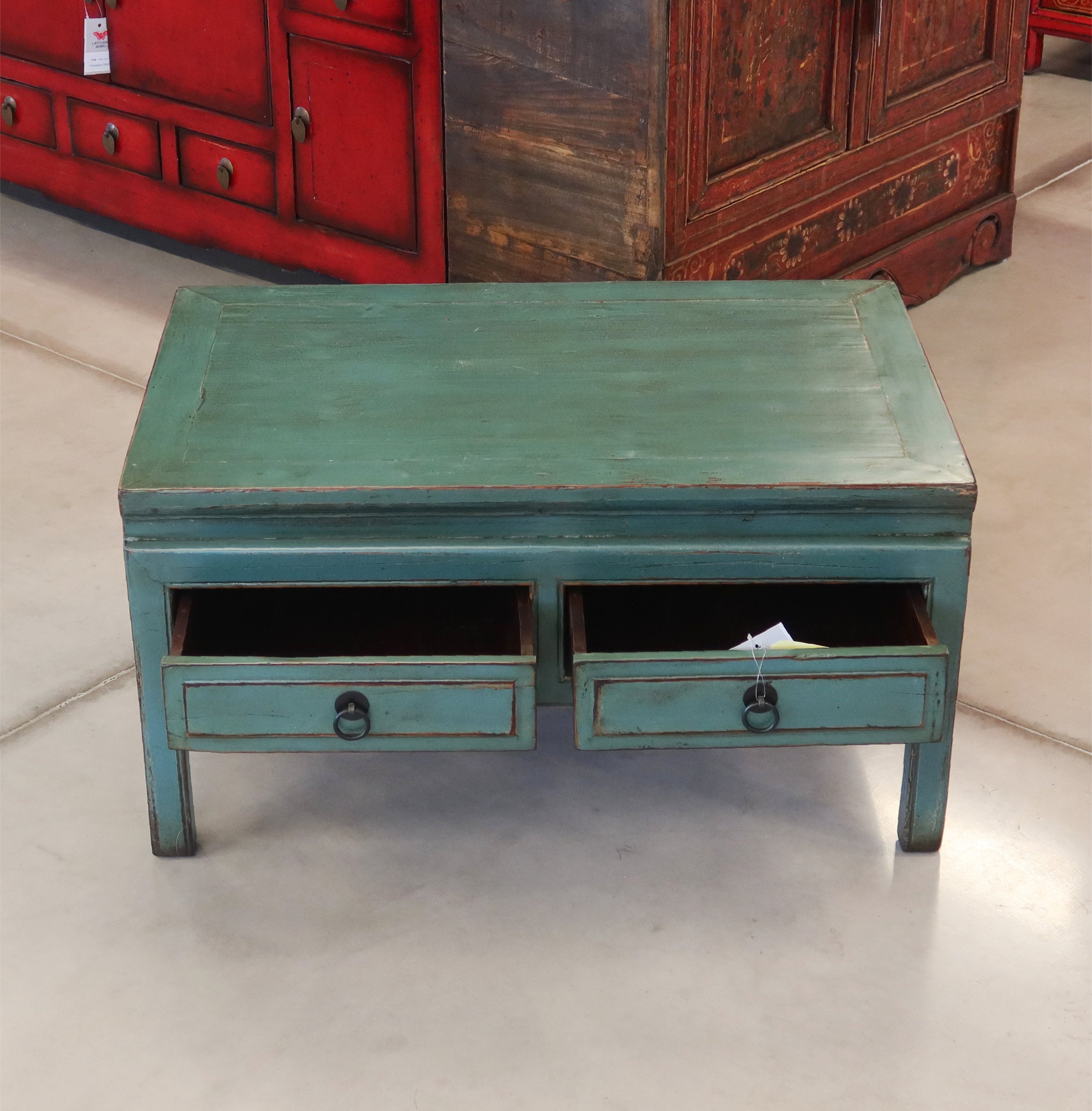 TAVOLINO LACCATO 2 CASSETTI