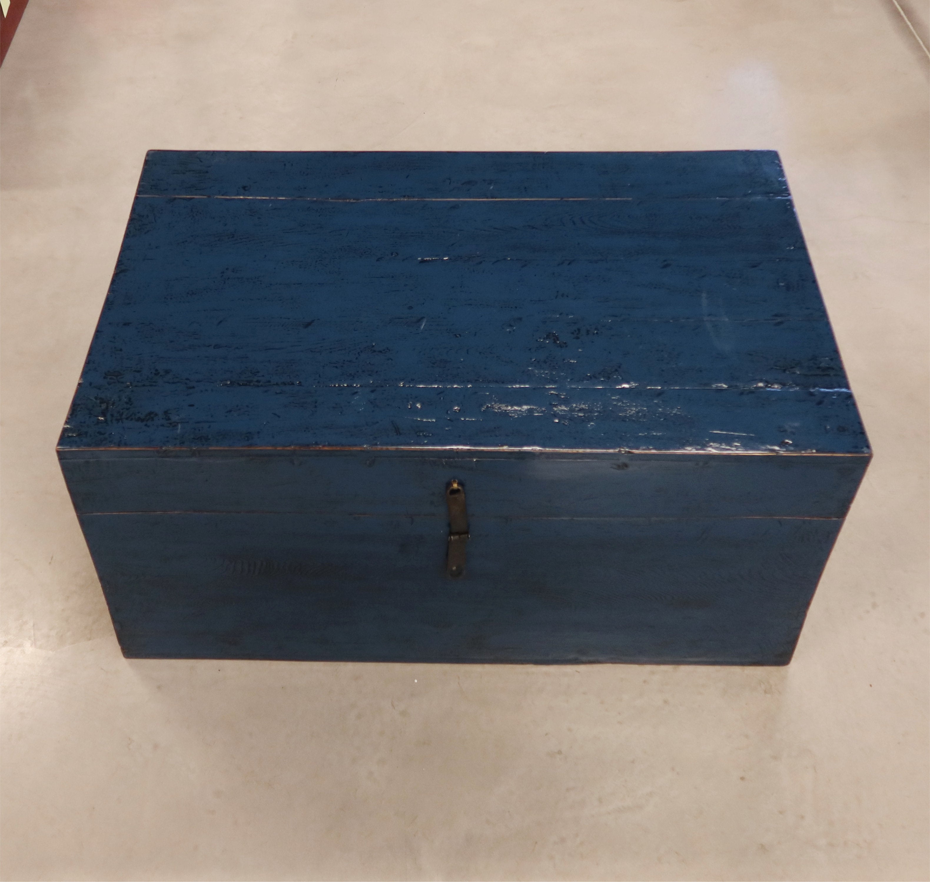 GRANDE BAULE CINESE IN LACCA BLU