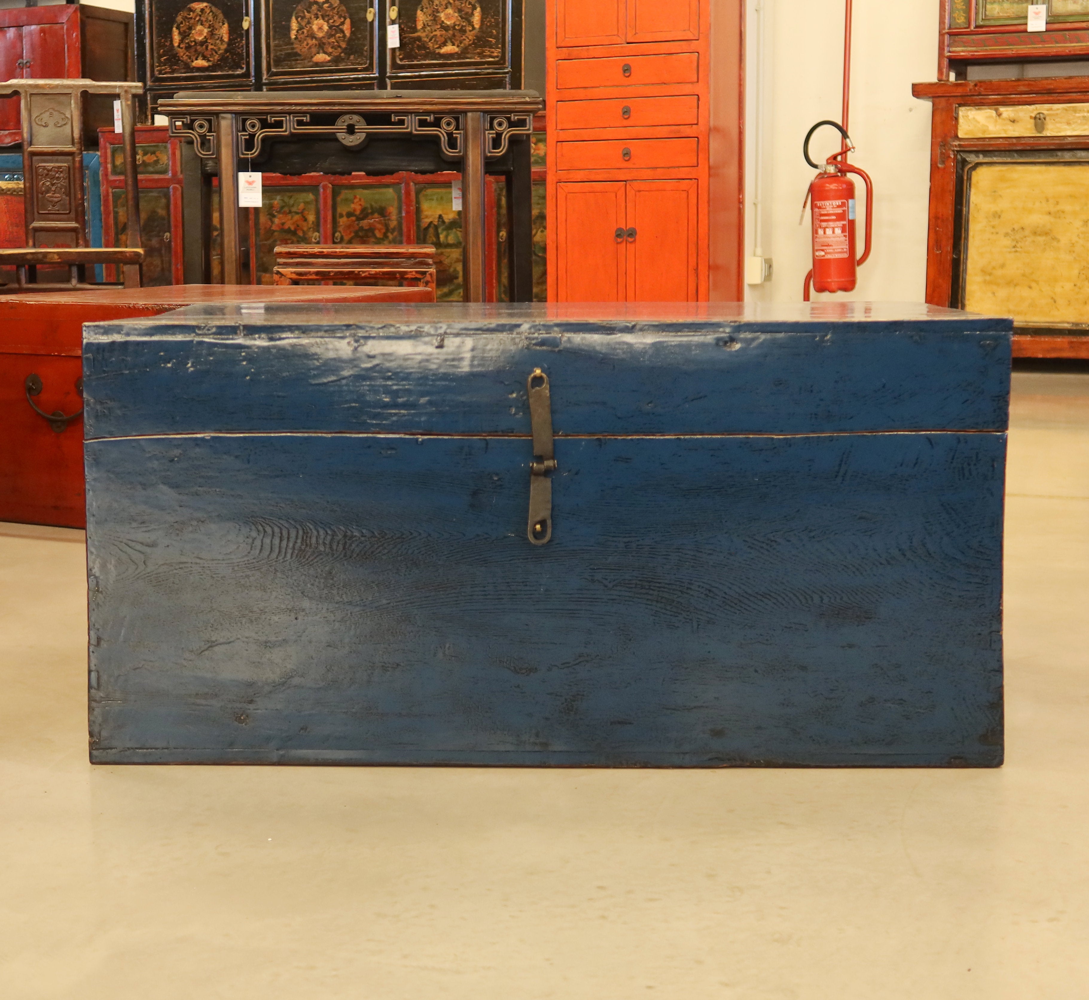 GRANDE BAULE CINESE IN LACCA BLU