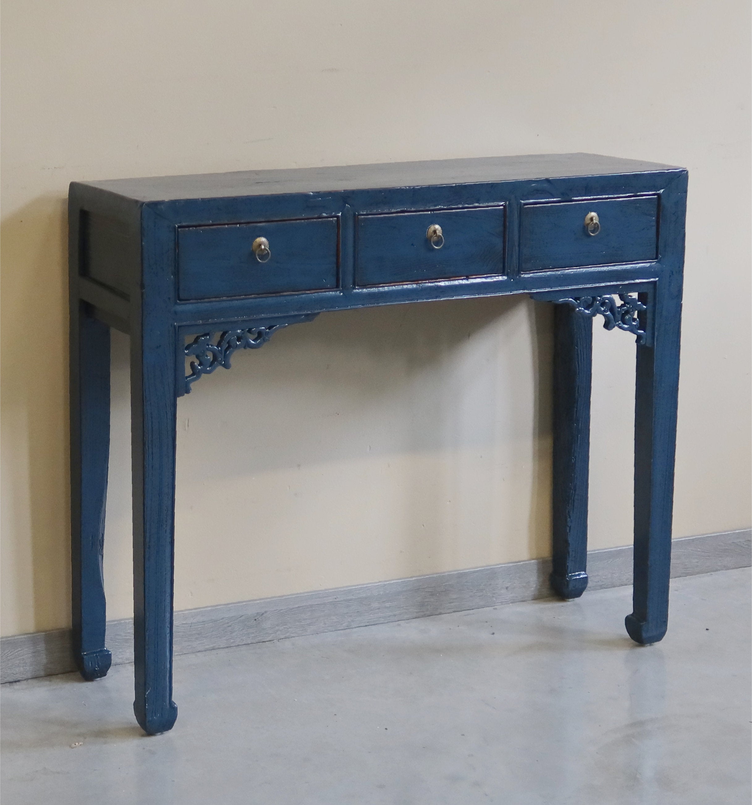 CONSOLLE CINESE IN LACCA BLU CON INTAGLI