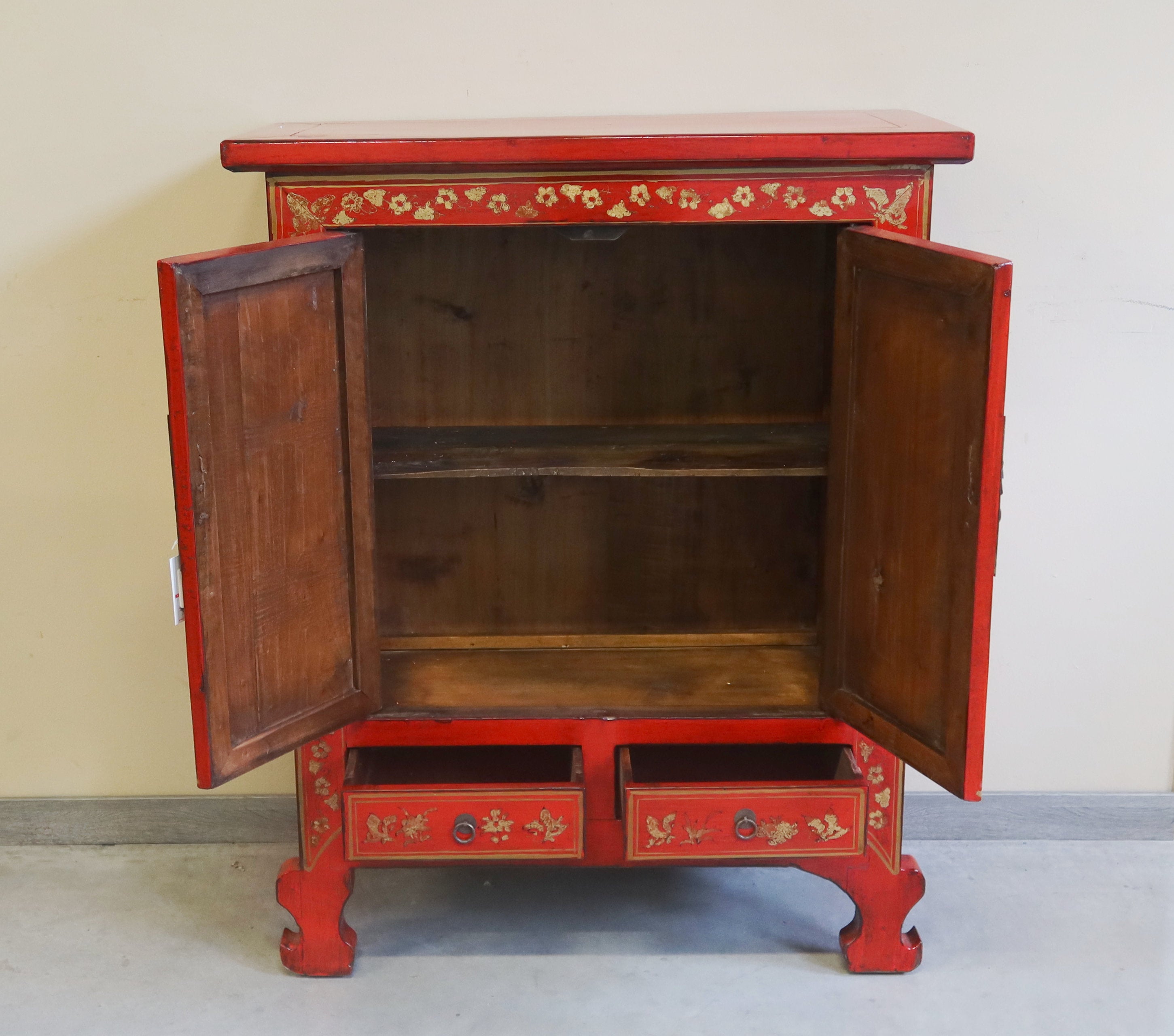 CREDENZINA CINESE DECORATA GAMBE AD ARCO
