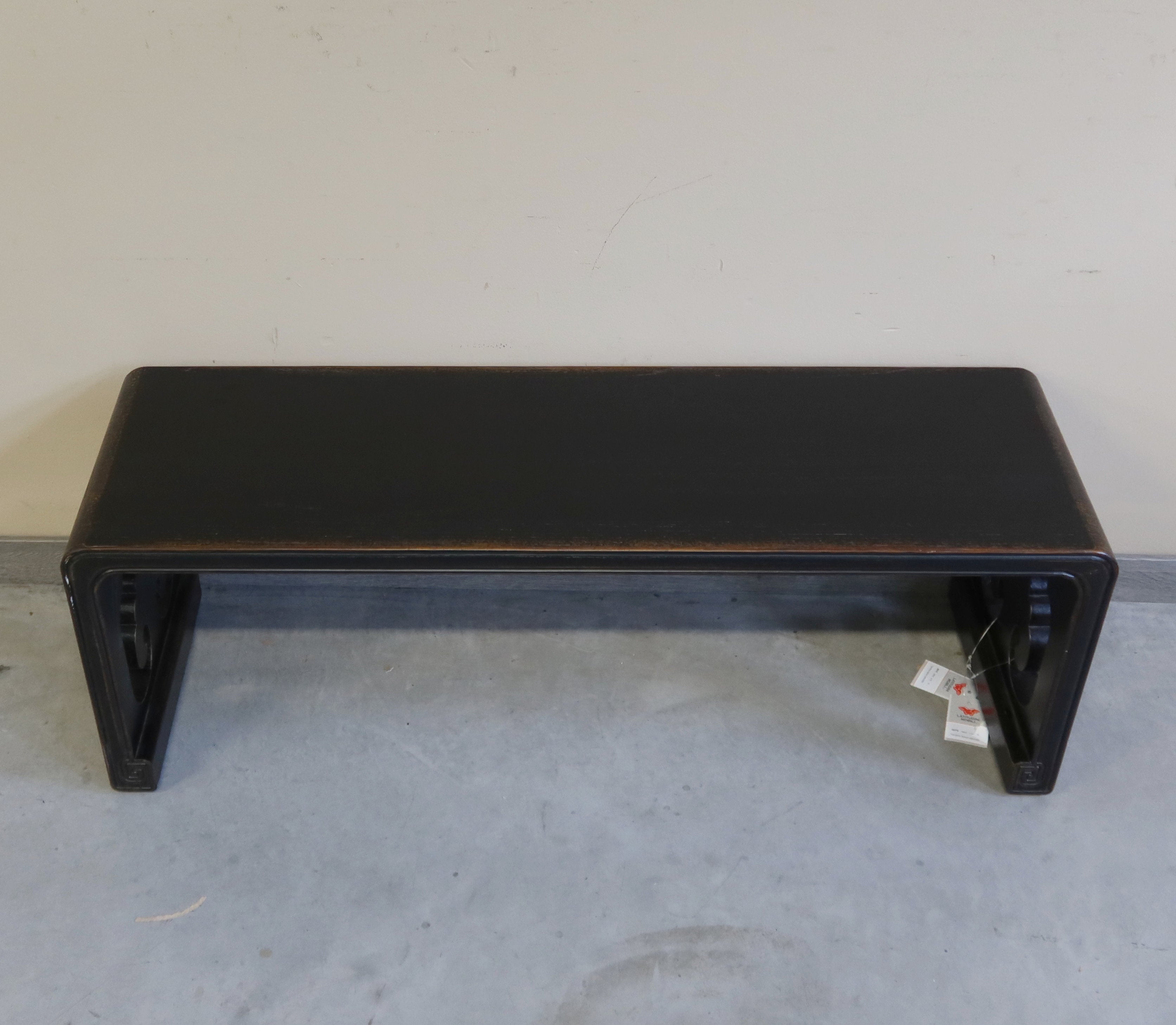 TAVOLINO LACCA NERA FIANCHI A PANNELLO INTAGLI