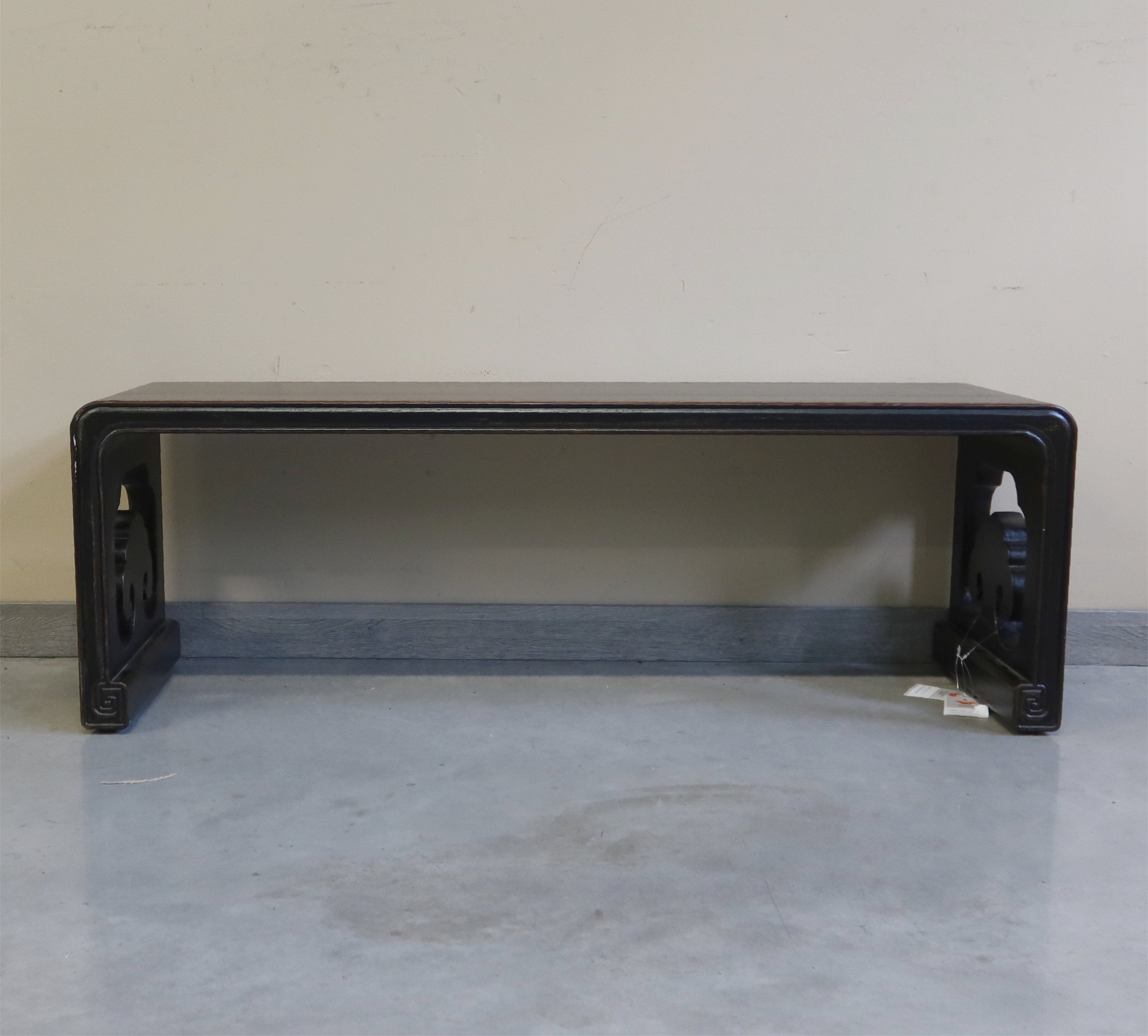 TAVOLINO LACCA NERA FIANCHI A PANNELLO INTAGLI