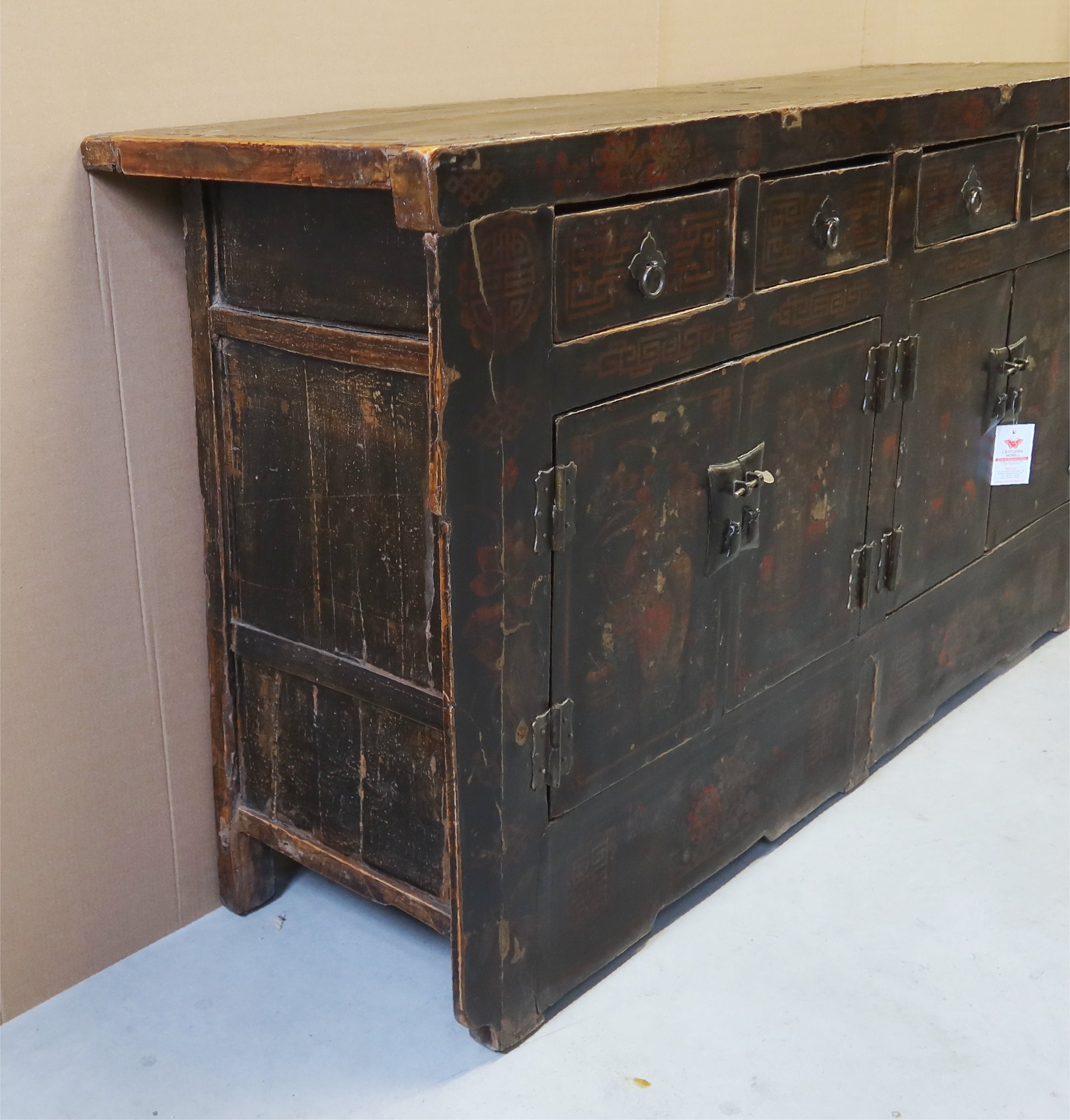 CREDENZA CINESE NERA DECORATA