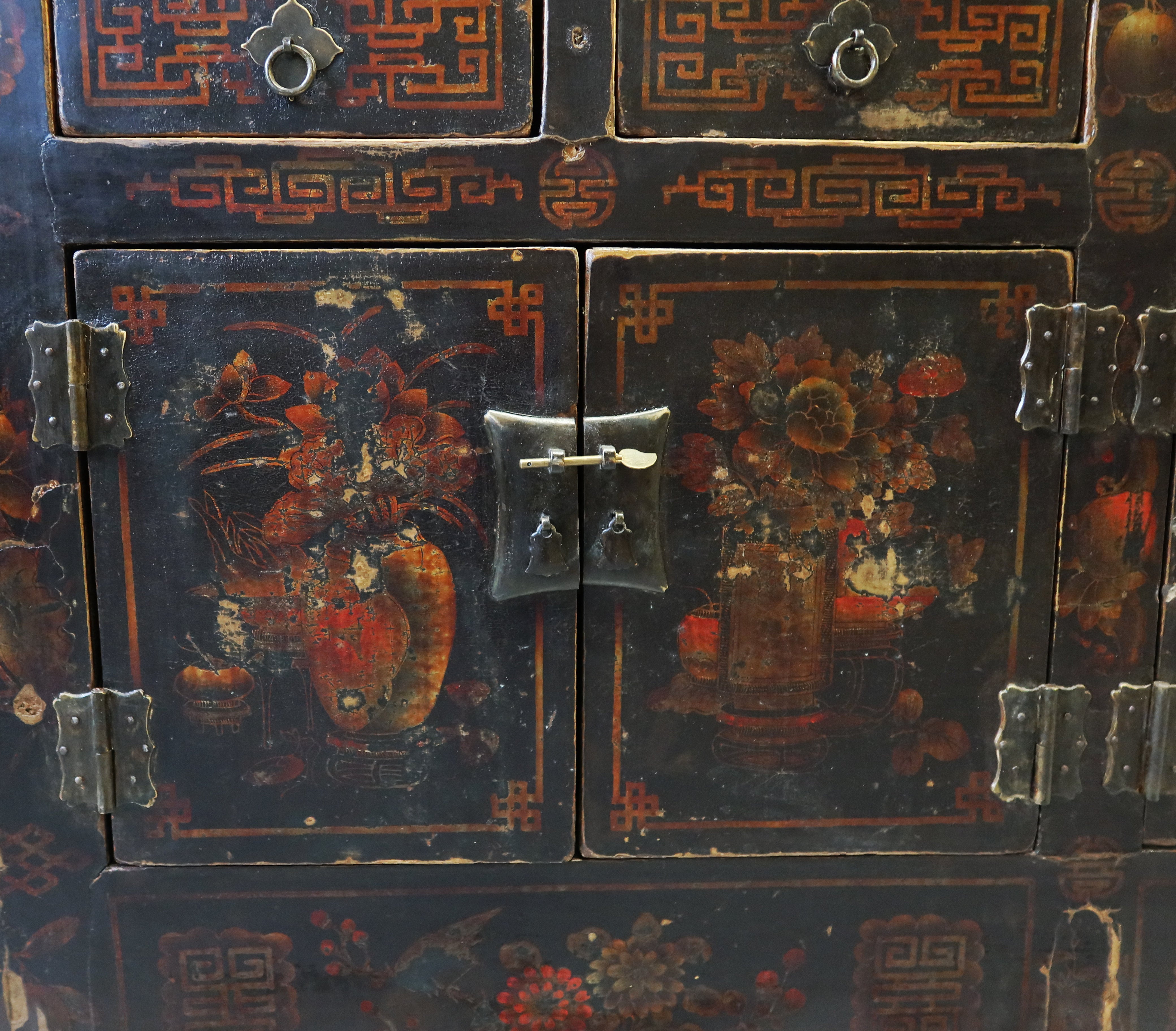 CREDENZA CINESE NERA DECORATA