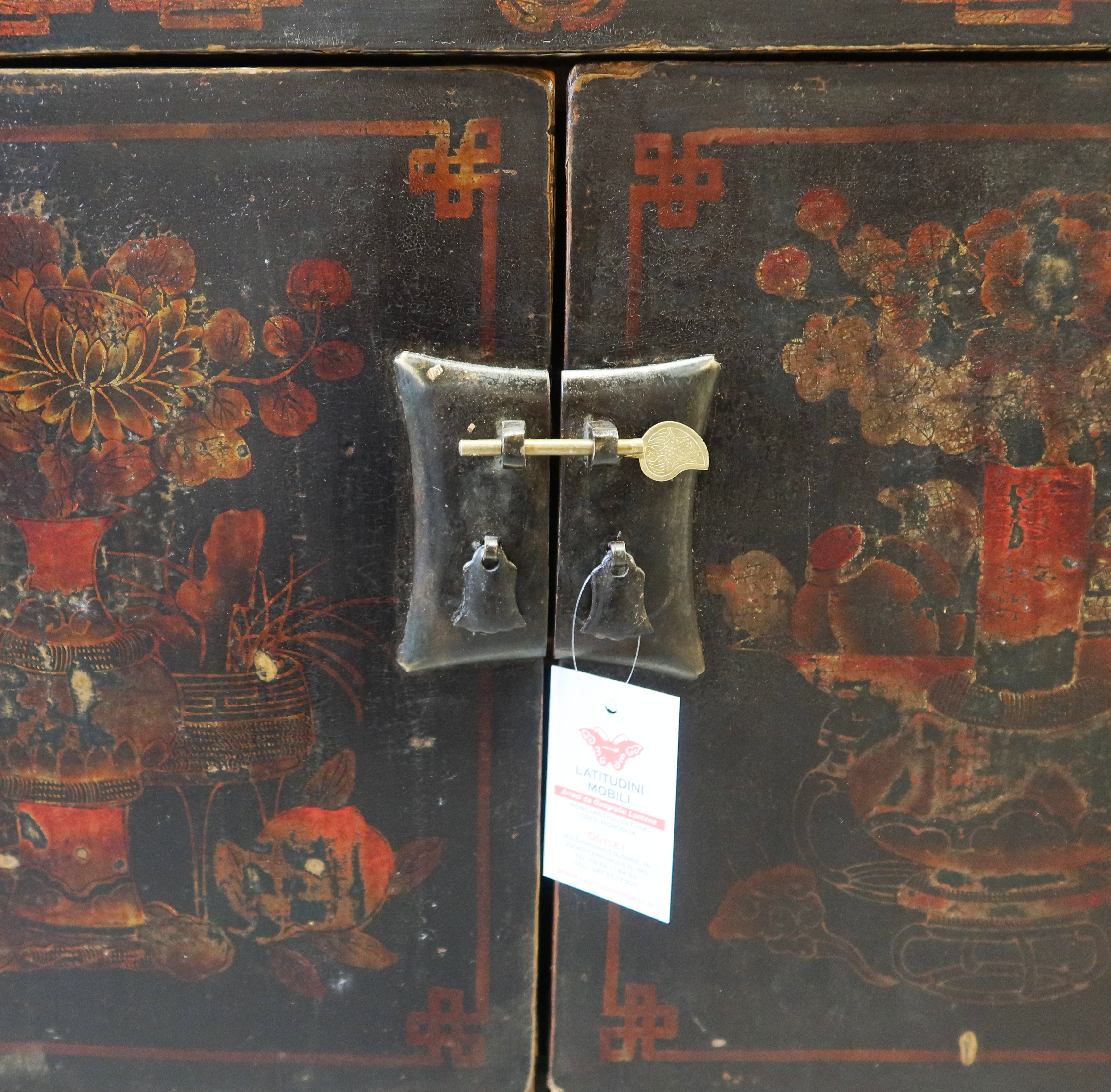 CREDENZA CINESE NERA DECORATA