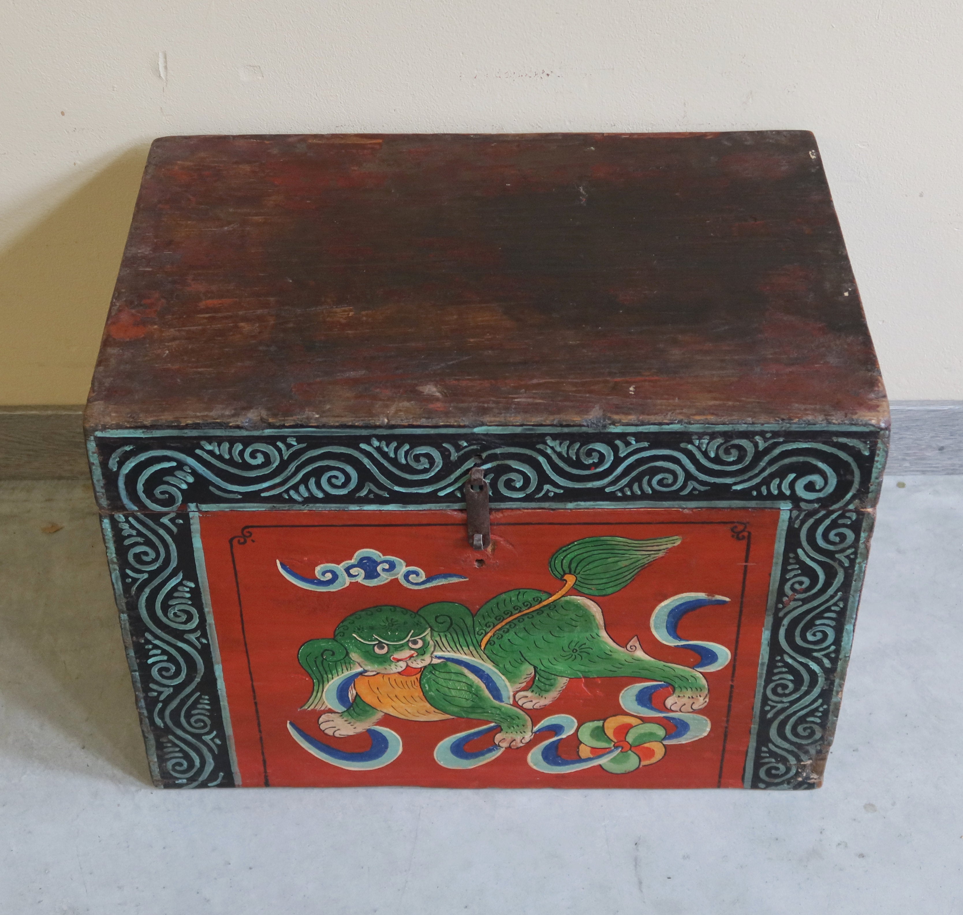BAULE MONGOLIA DECORO LEONCANE