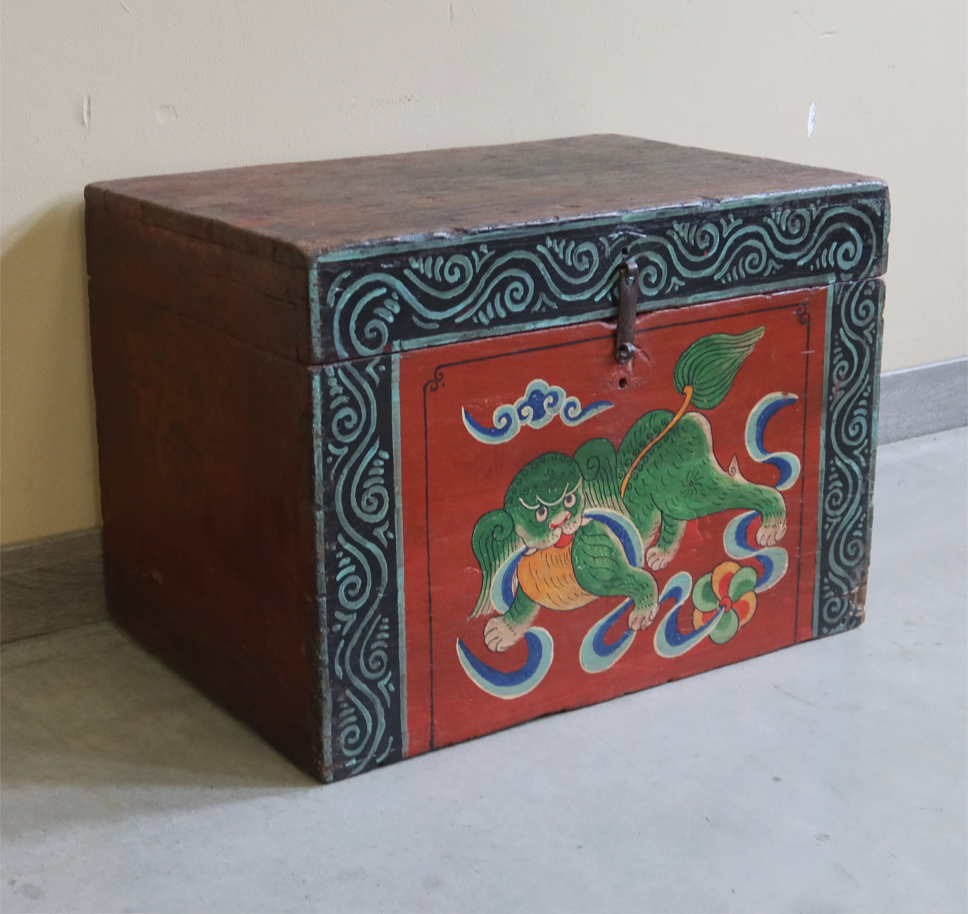 BAULE MONGOLIA DECORO LEONCANE